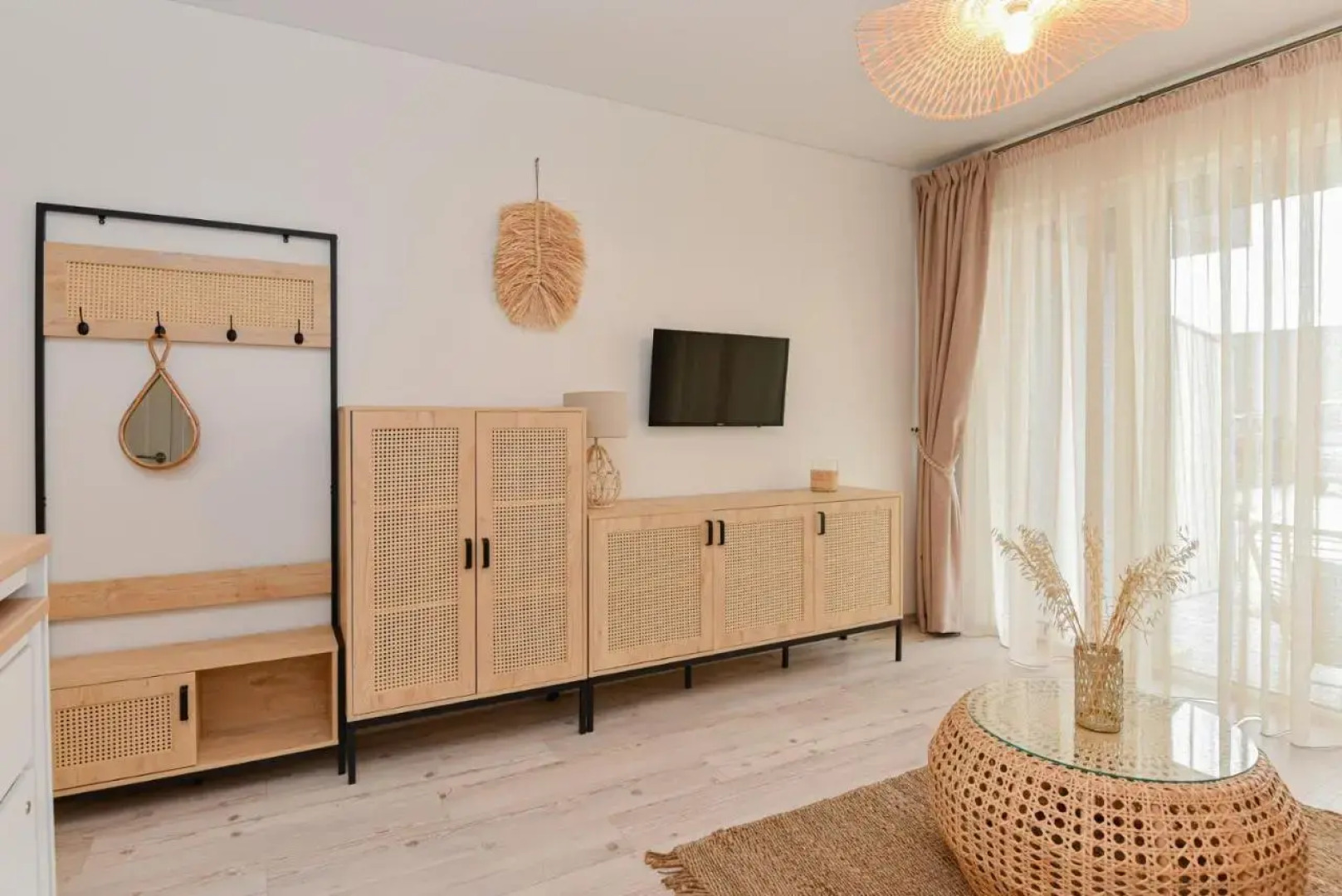 Stunning Seaside Studio with terrace and pool