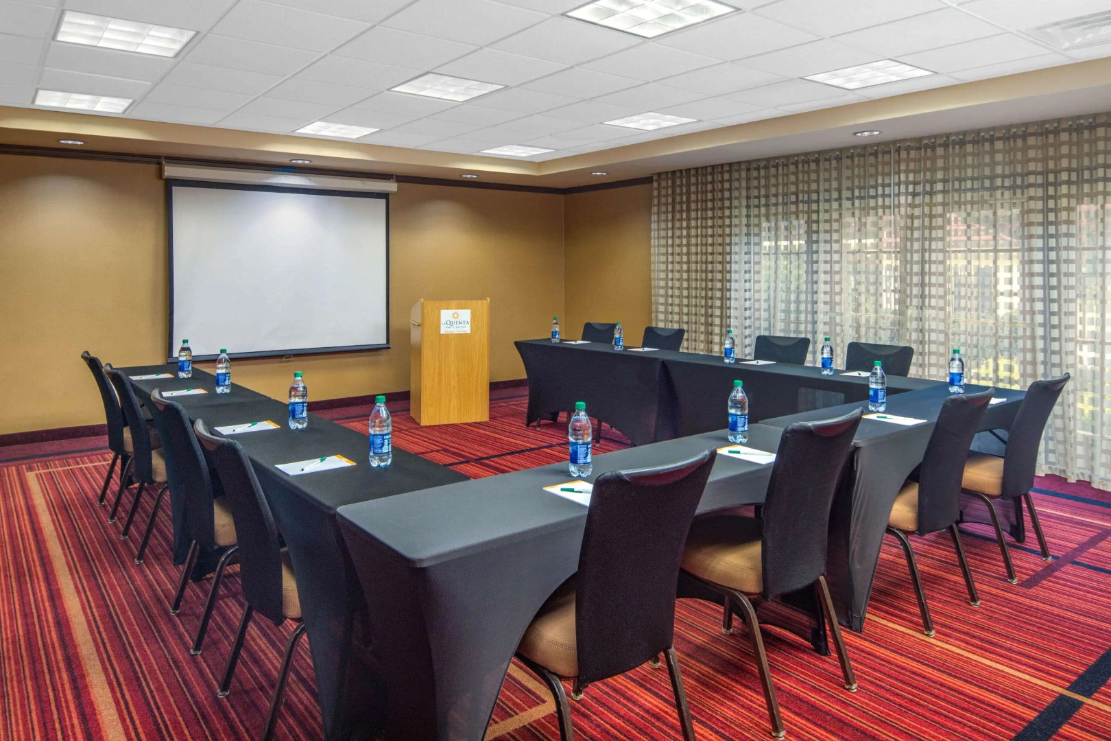 La Quinta Inn & Suites by Wyndham Atlanta Ballpark/Galleria