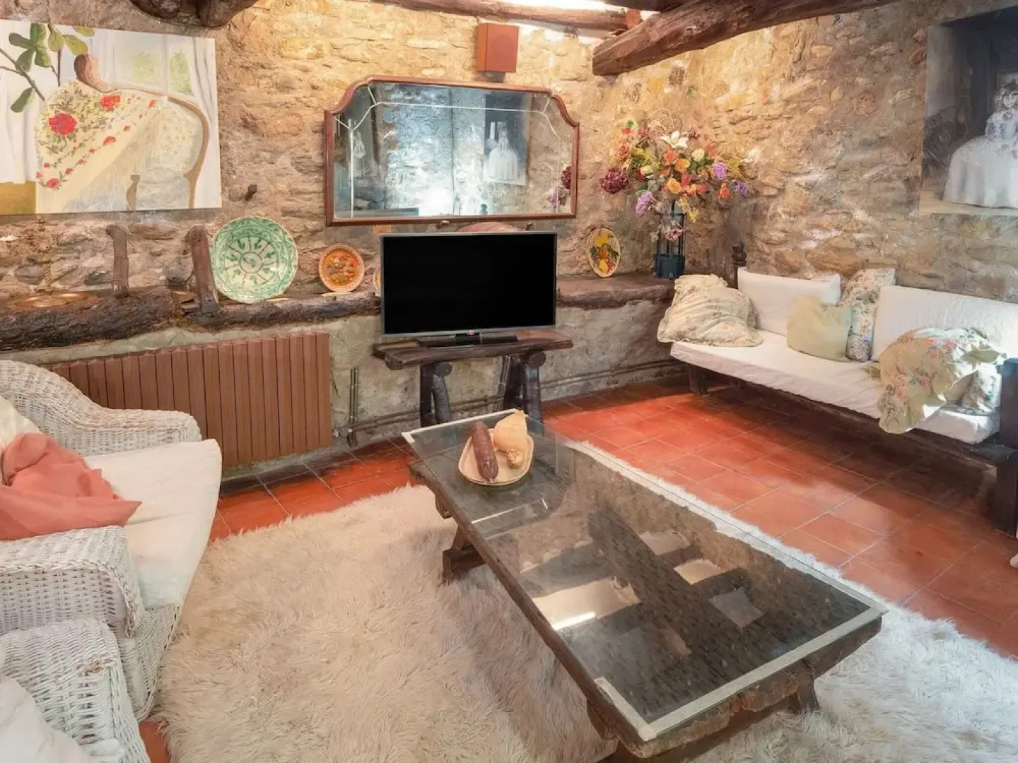 Rustic Holiday Home in Tolva near Mont Rebei Lake