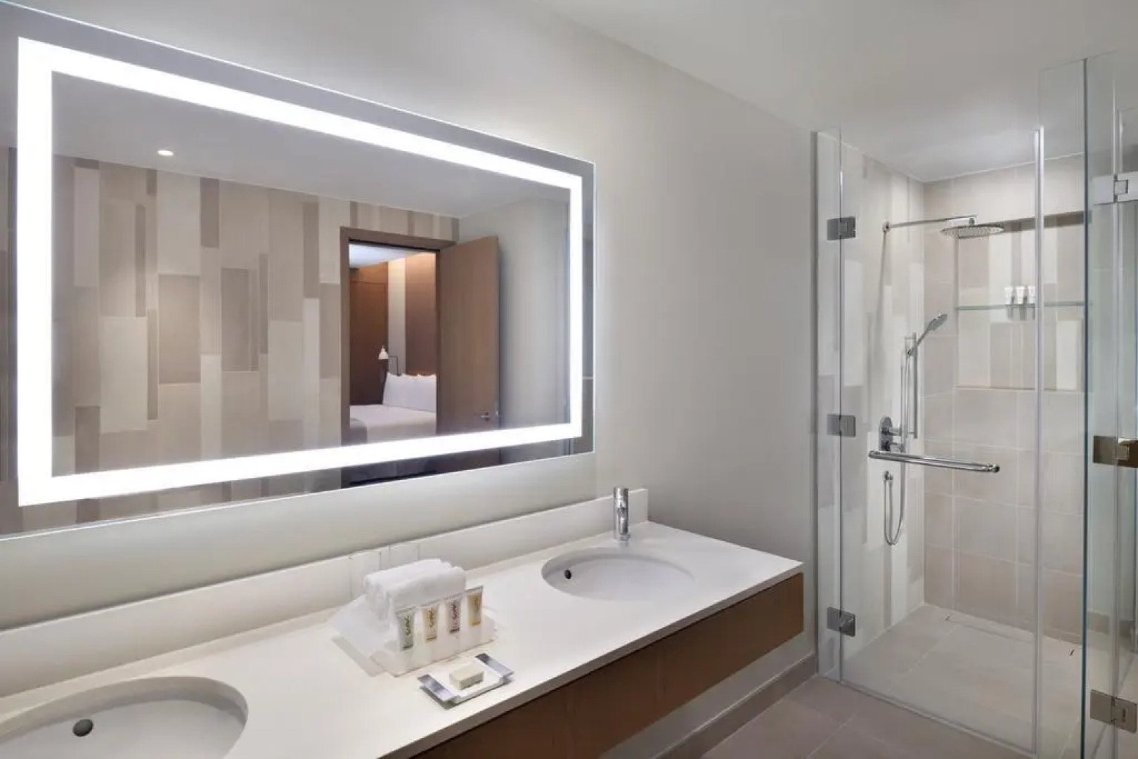 Отель Holiday Inn & Suites Dubai Festival City an IHG