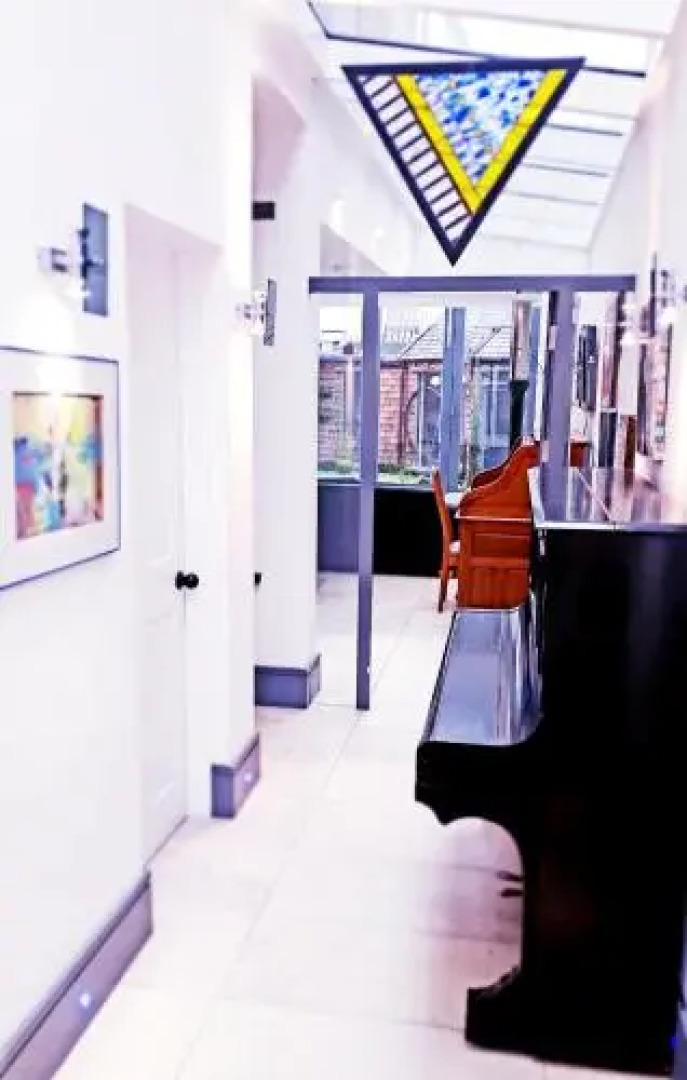 Lake Street Self-Contained Studios