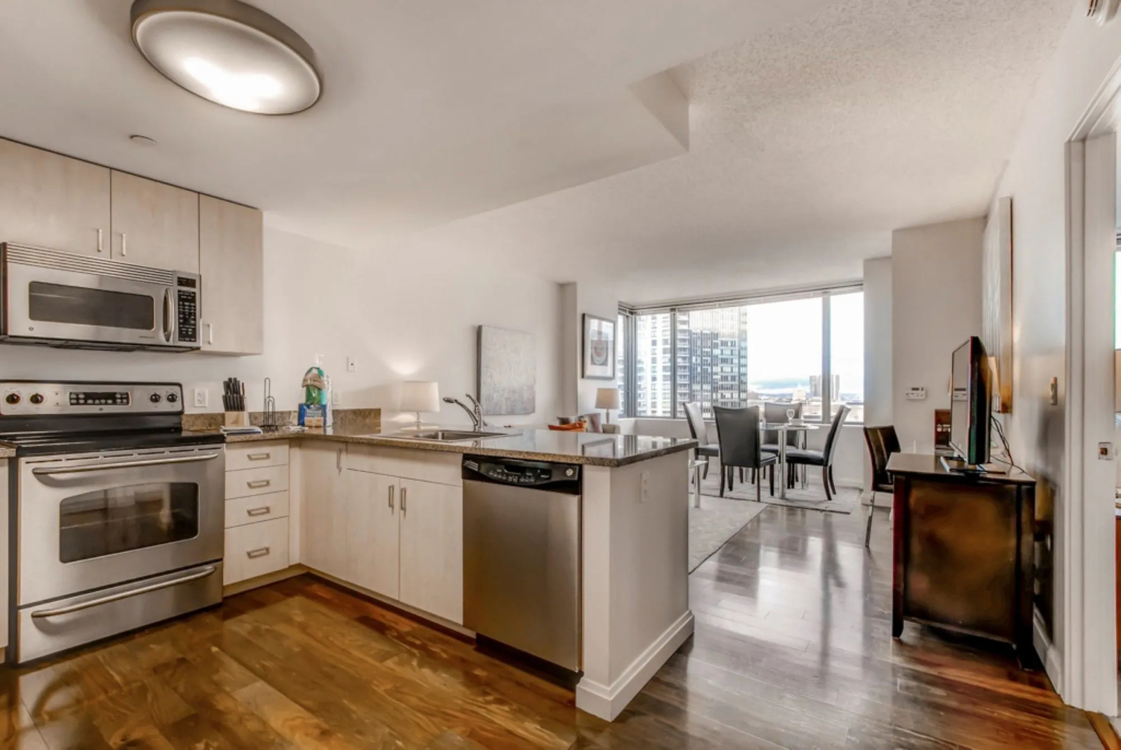 Global Luxury Suites at China Town