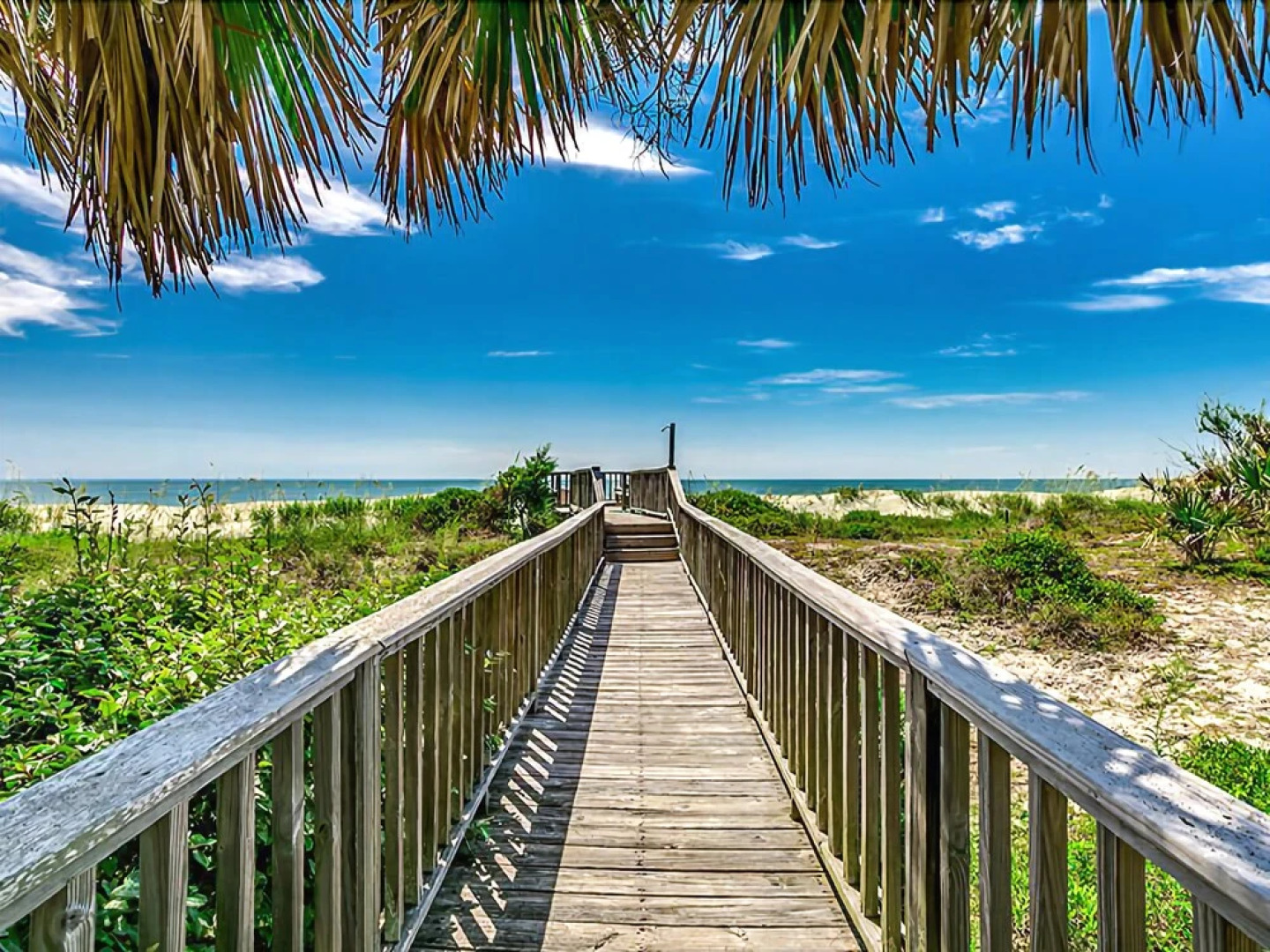 2000 Arthur Oxner 8 Br home by RedAwning