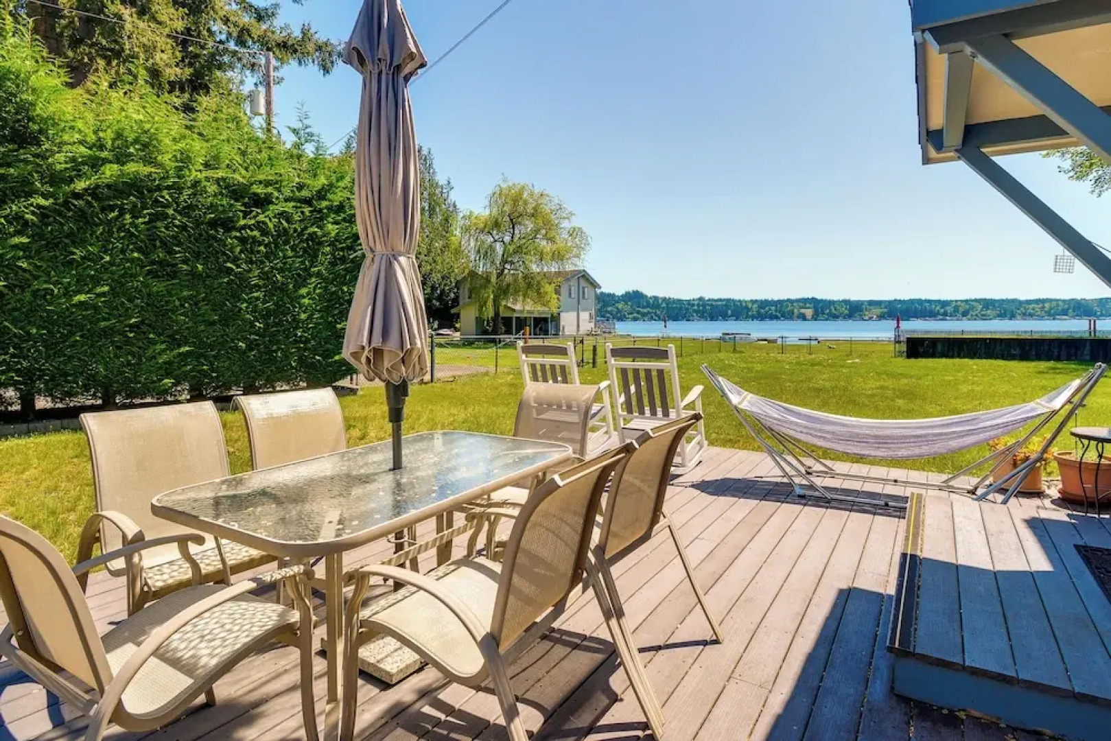 Waterfront Hood Canal Cottage: Steps to the Beach!