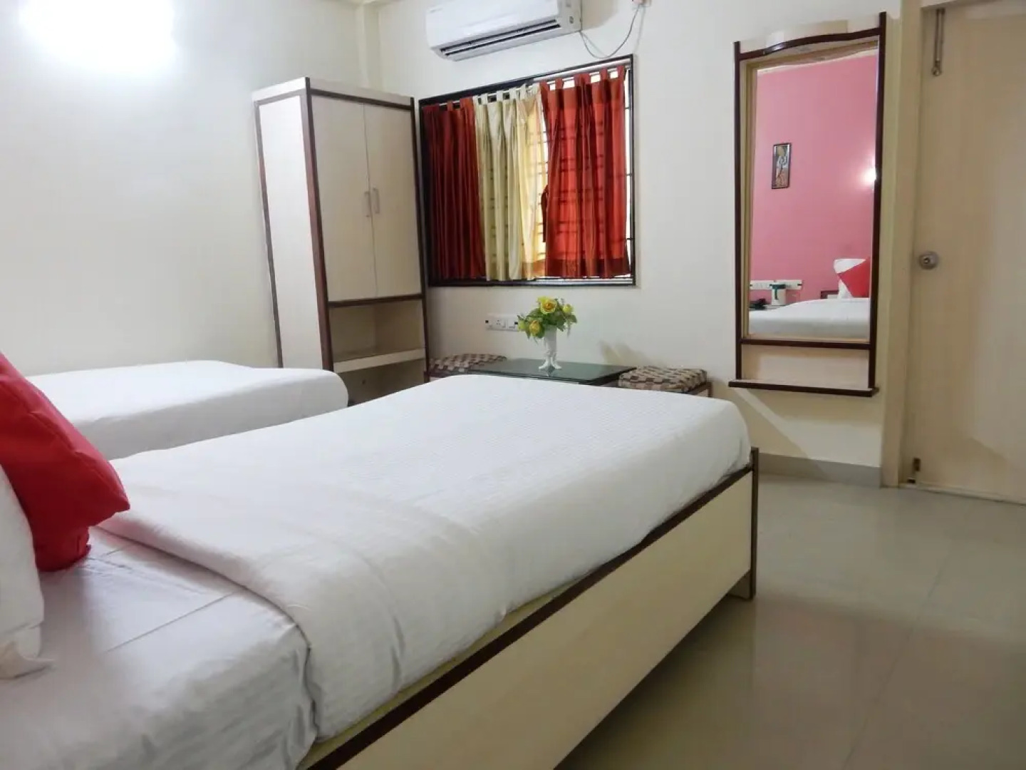 OYO 10565 Hotel Mira International