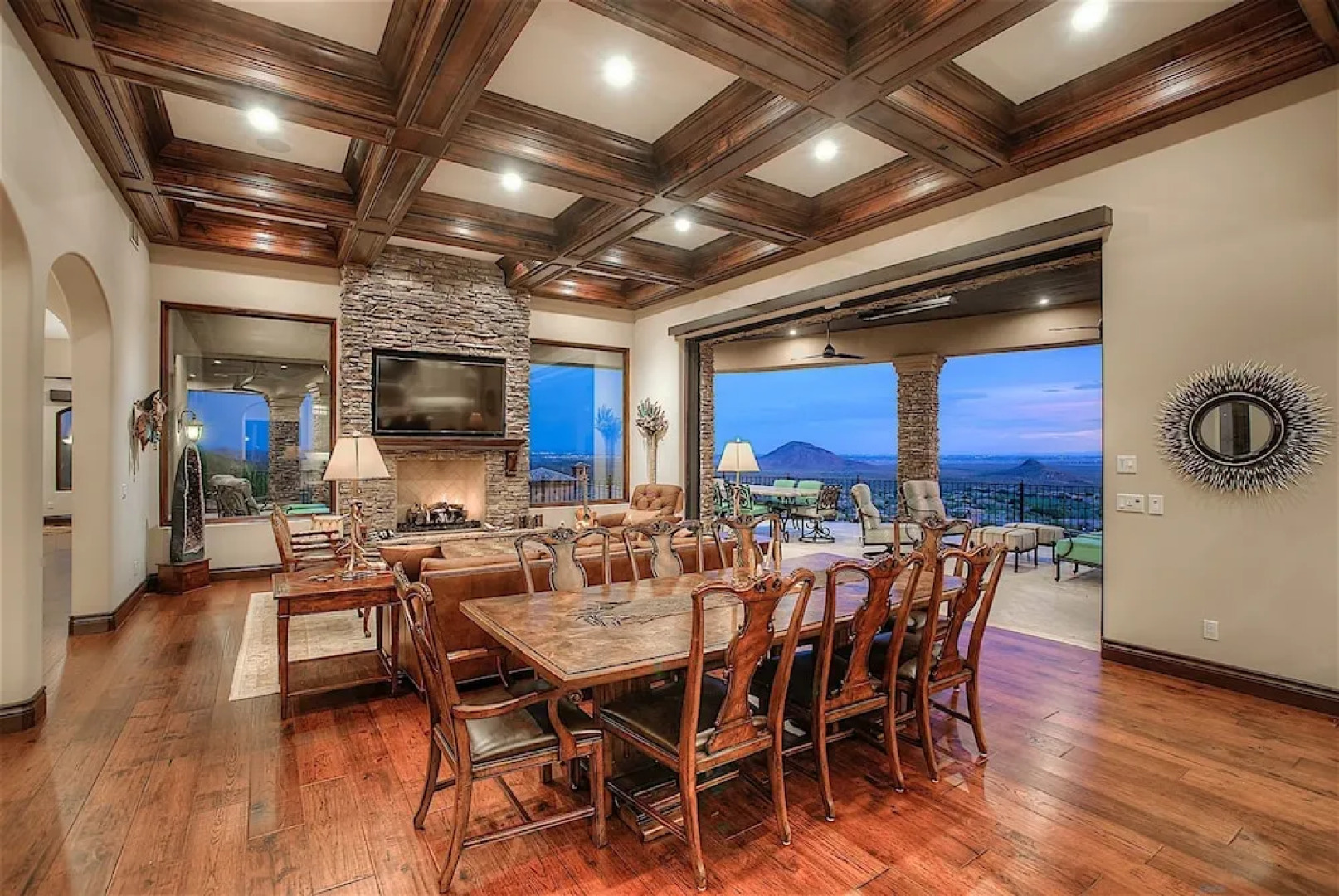 Palisades Estate 5 BR by Casago