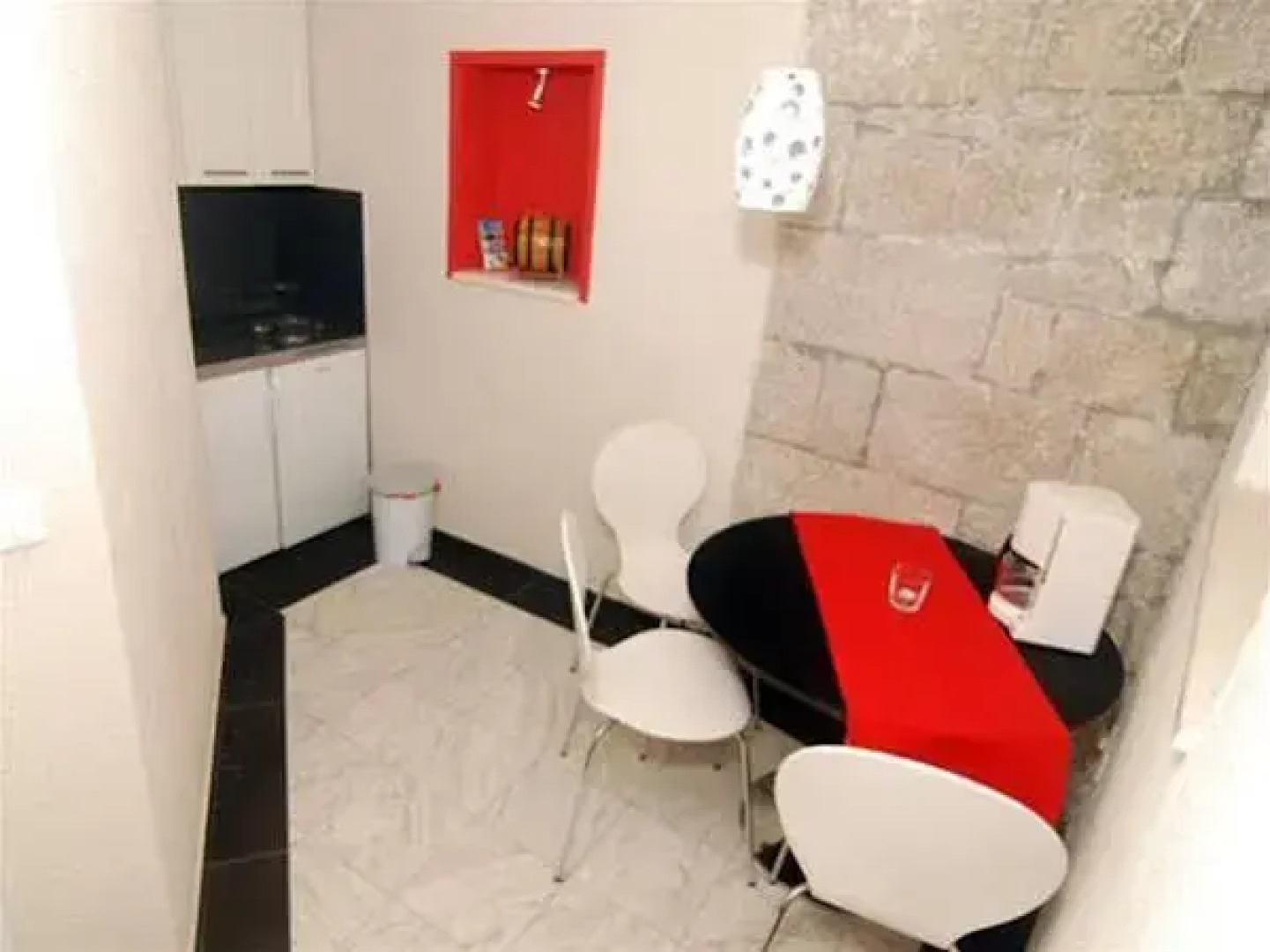 Studio Apartments Emotha