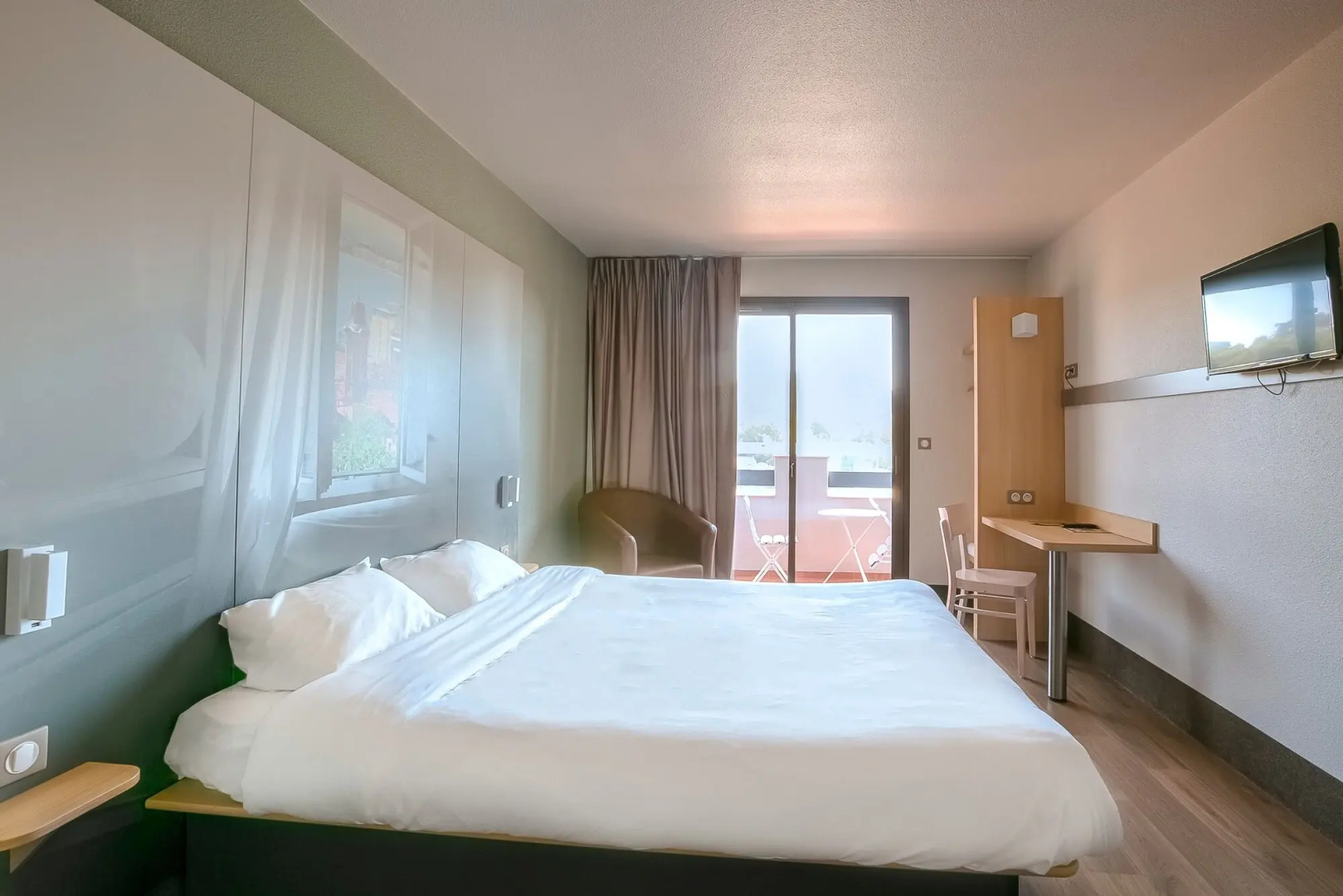 B&B HOTEL Villeneuve-Loubet Village