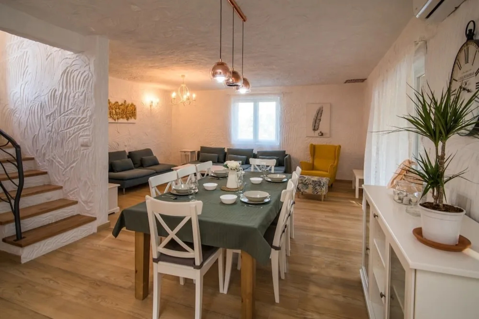 Mari - With Pool - H