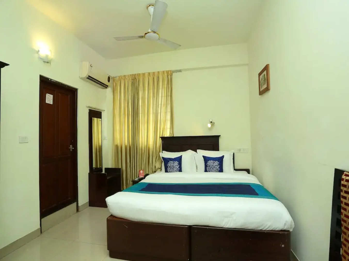 OYO 11492 Gateway Inn