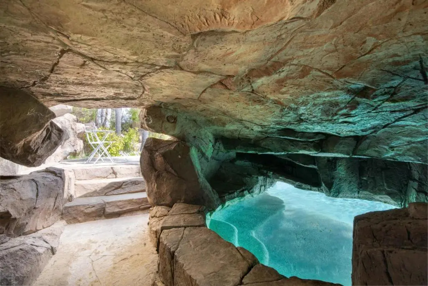 Sky Lantern by AvantStay Stunning Oasis w Pool Hot Tubs Volley Ball Court Home Office