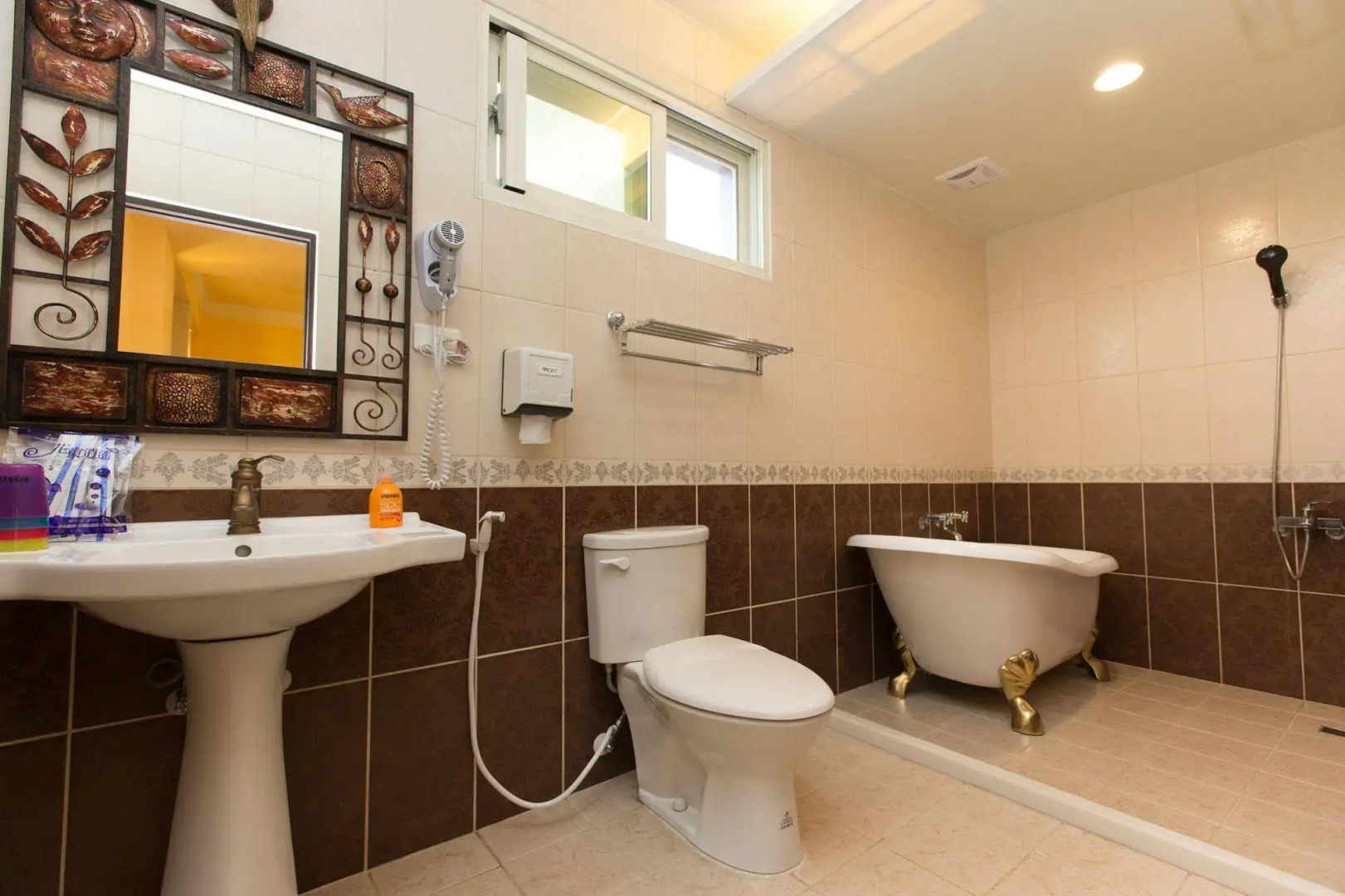 The Anderson Manor Hotel