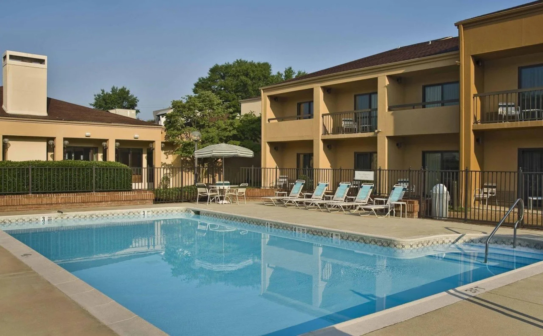 Courtyard by Marriott Richmond West