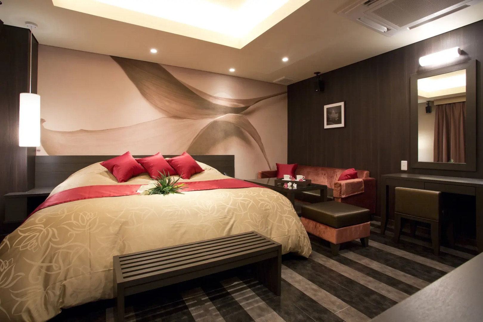 Hotel and Spa Lotus Modern – Adults Only