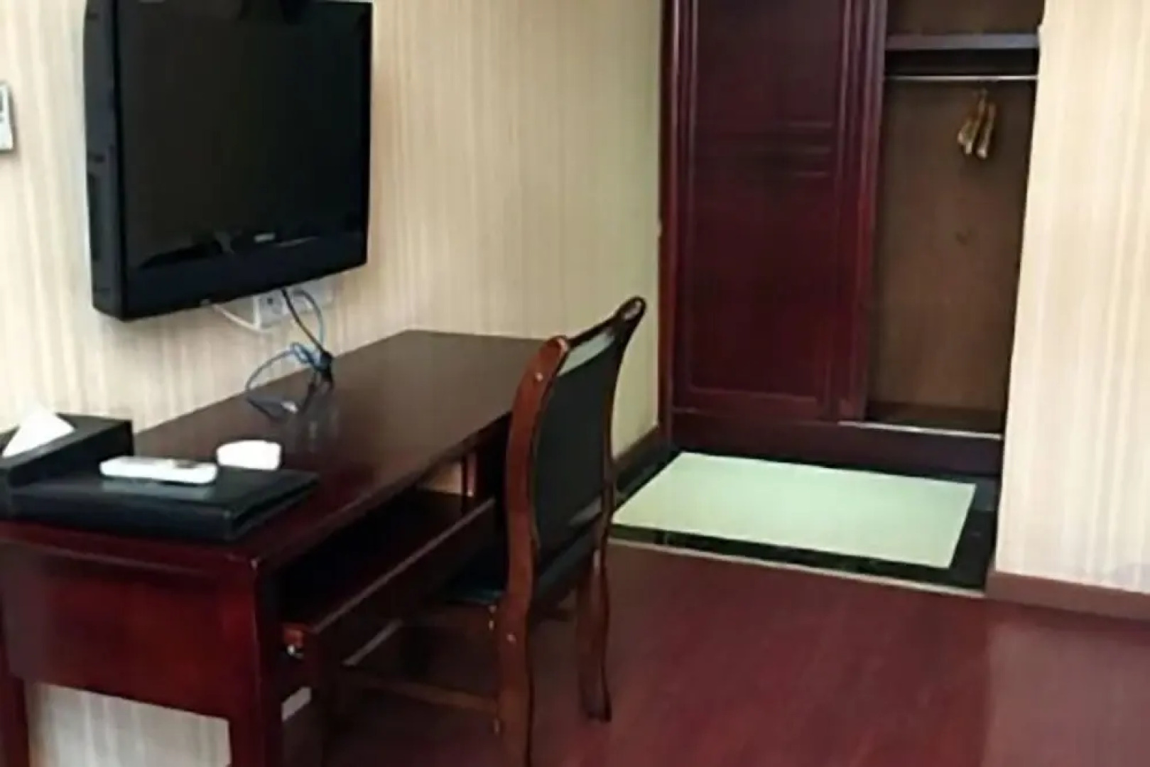 Huayue Business Hotel