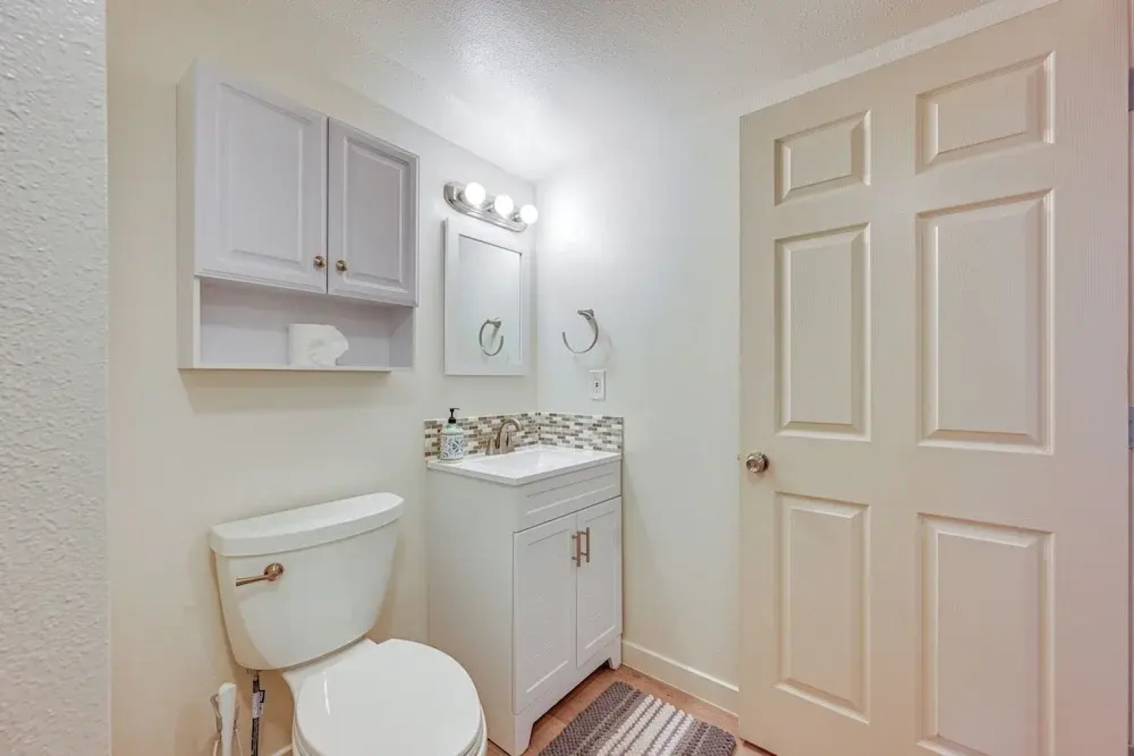 Cozy Tacoma Getaway w/ Grill & Hot Tub!