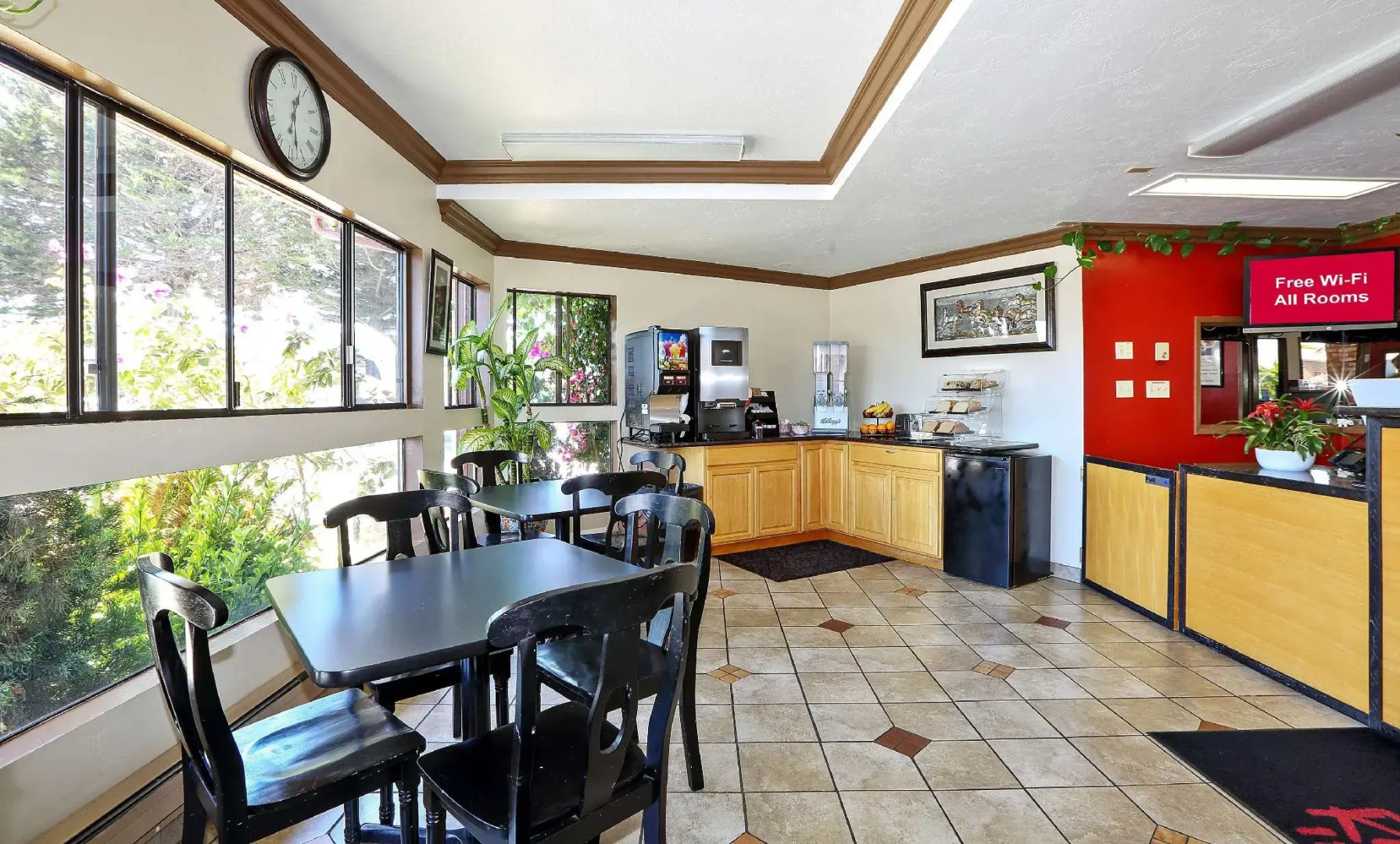 Red Roof Inn & Suites Monterey