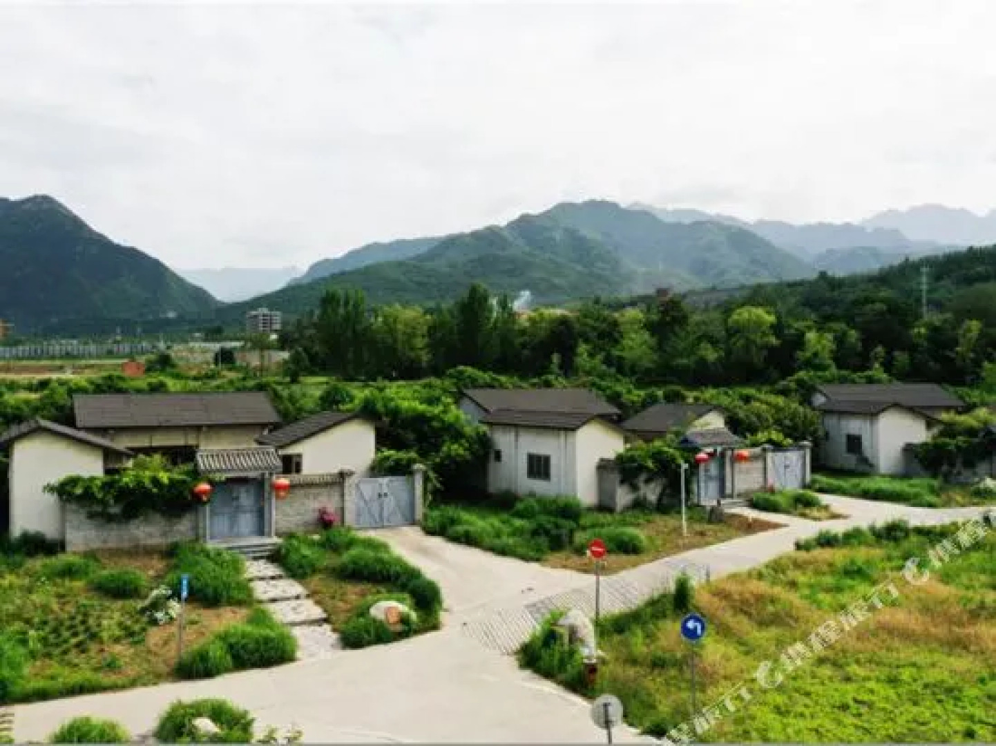 Scenery Retreats (Qinling Mount Taibai Hot Spring Retreat)