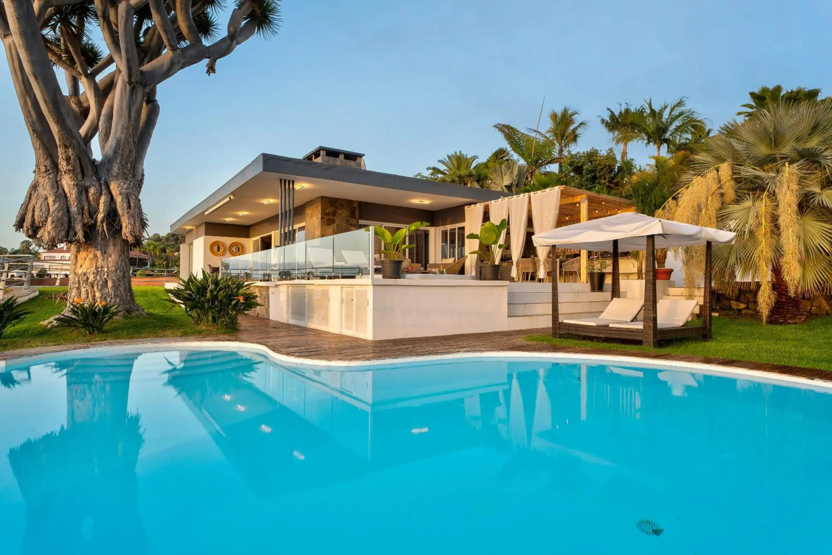 VILLA BAHIA DE MICHEL, Piscina climatizable, Free Wifi, BBQ