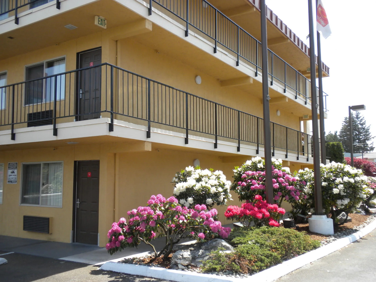Econo Lodge Inn and Suites Bellingham