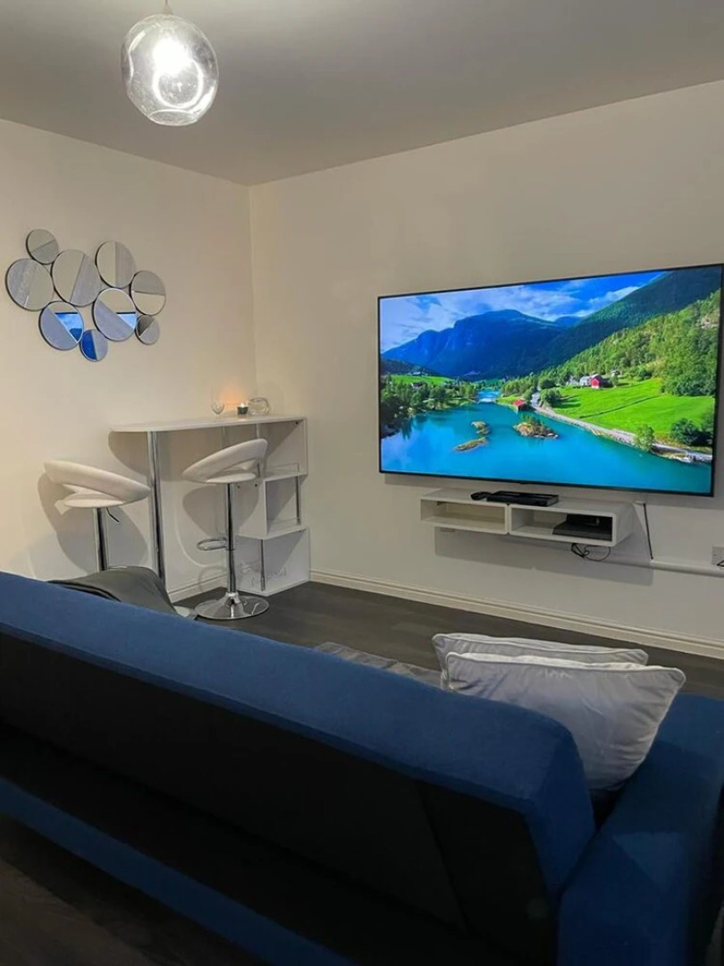 Charming 2-bed Terraced Home in Dartford