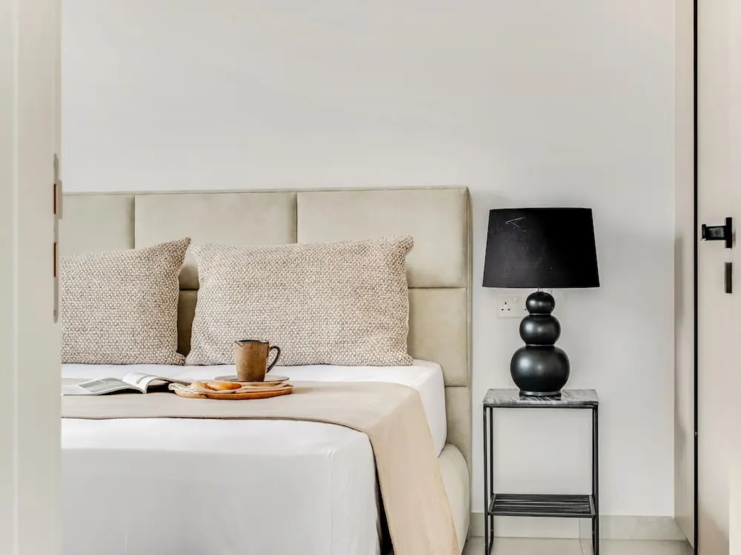 Sanders Only - Cute 2-bdr Apt With Balcony