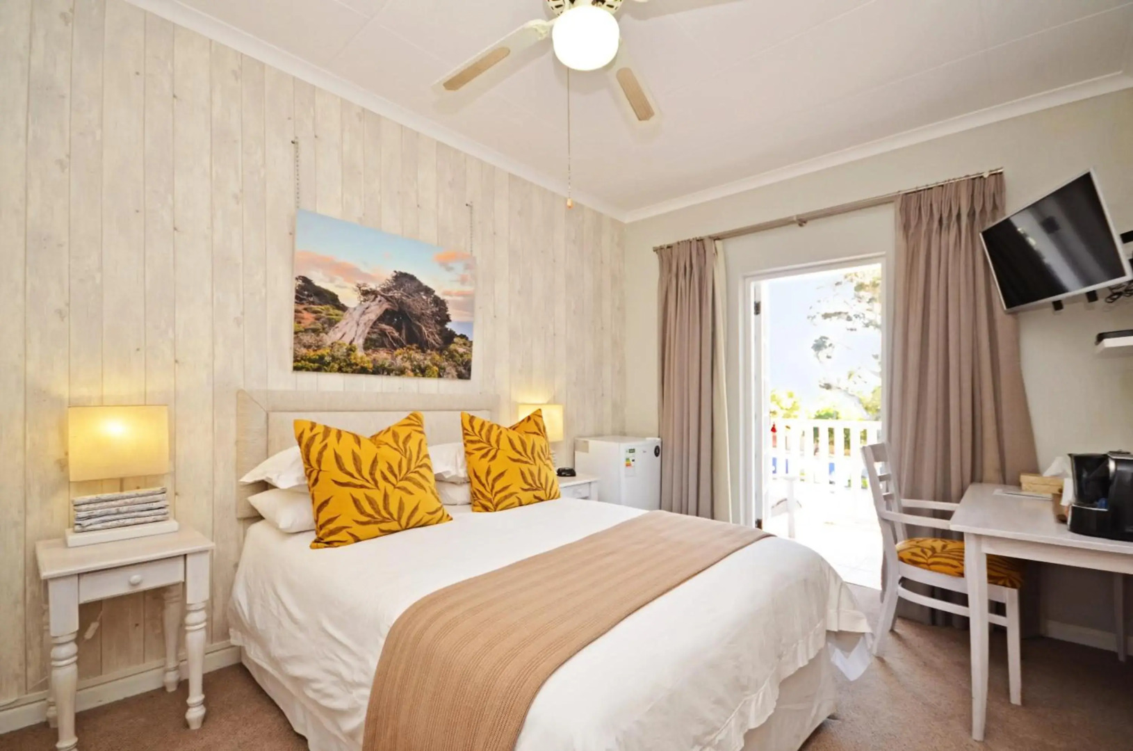 Lodge on Main Guest House and Conference Centre