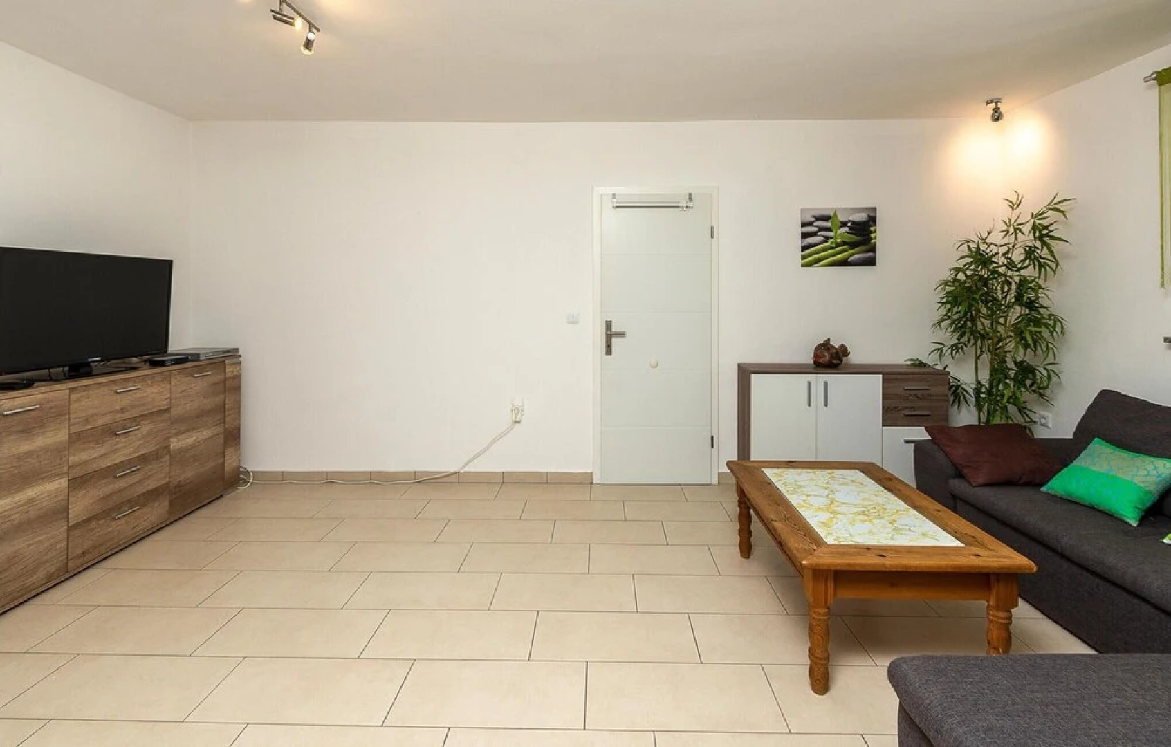 Nice Home in Trget With Wifi, 4 Bedrooms and Outdoor Swimming Pool