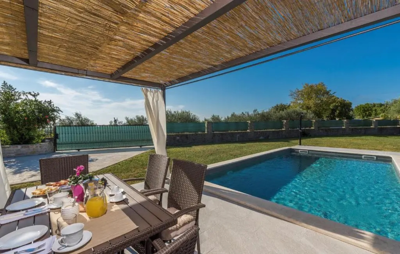 Terre Bianche with Private Pool and Whirlpool