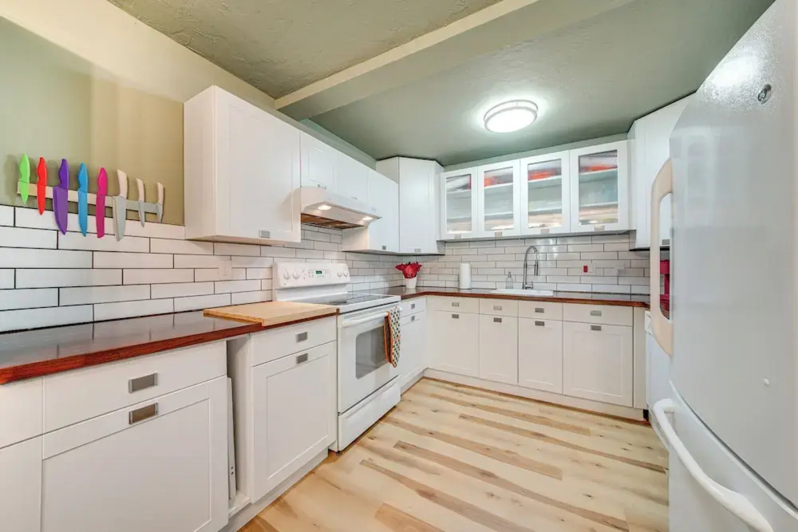 Modern Home Between Seattle, Tacoma & SEA Airport