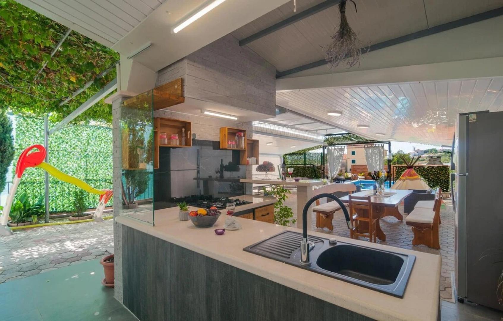 Stunning Home in Zrnovnica With Wifi and 6 Bedrooms