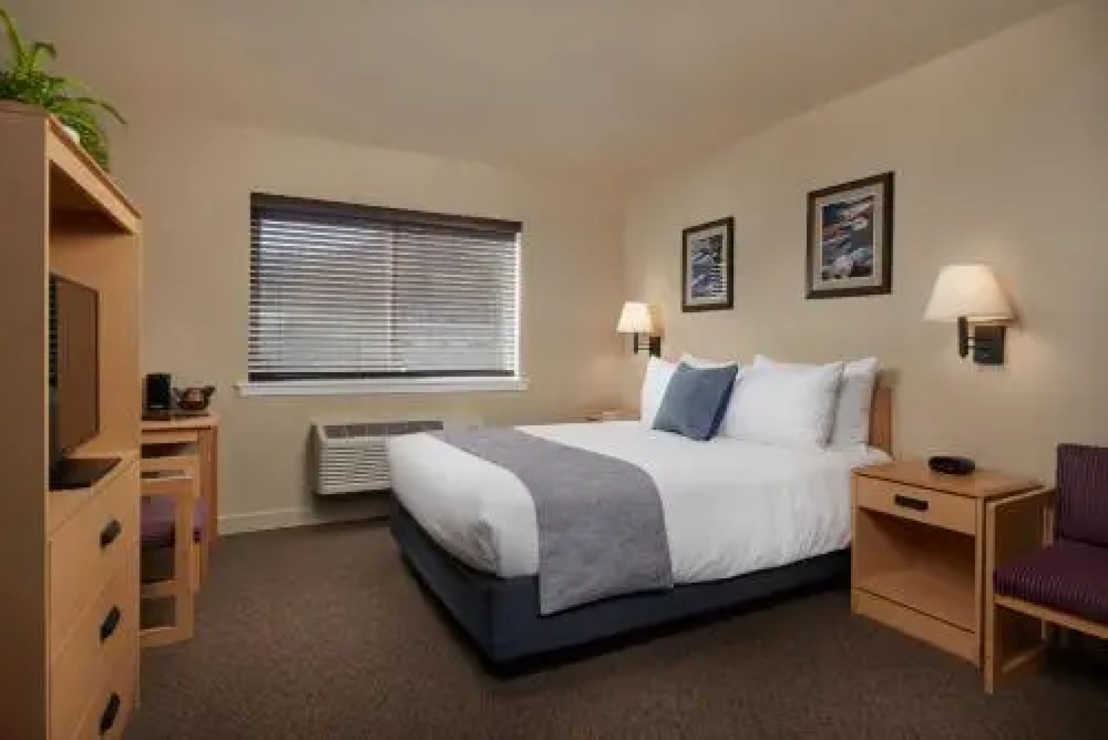 The Garibaldi House Inn & Suites