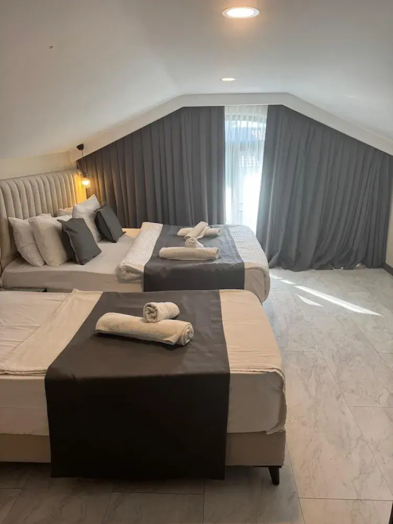 D Twins Airport Hotel