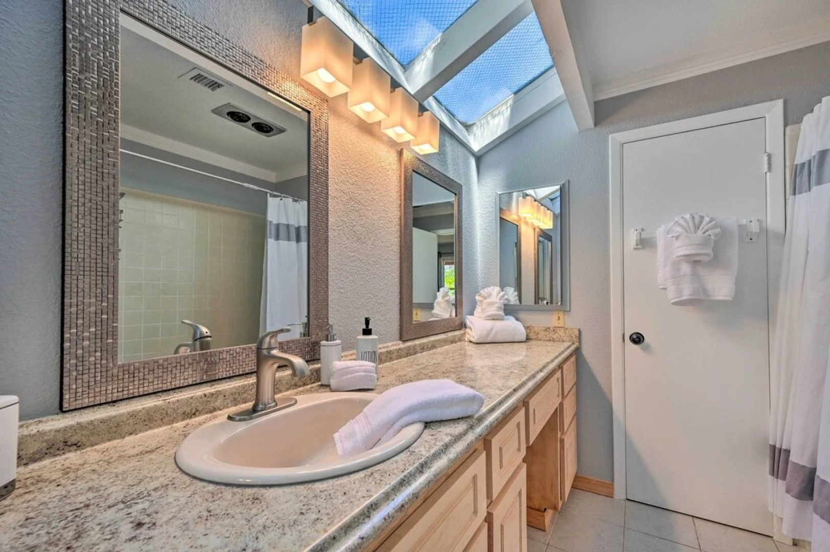 4 Mi to Main Street: Spacious Sedona Home