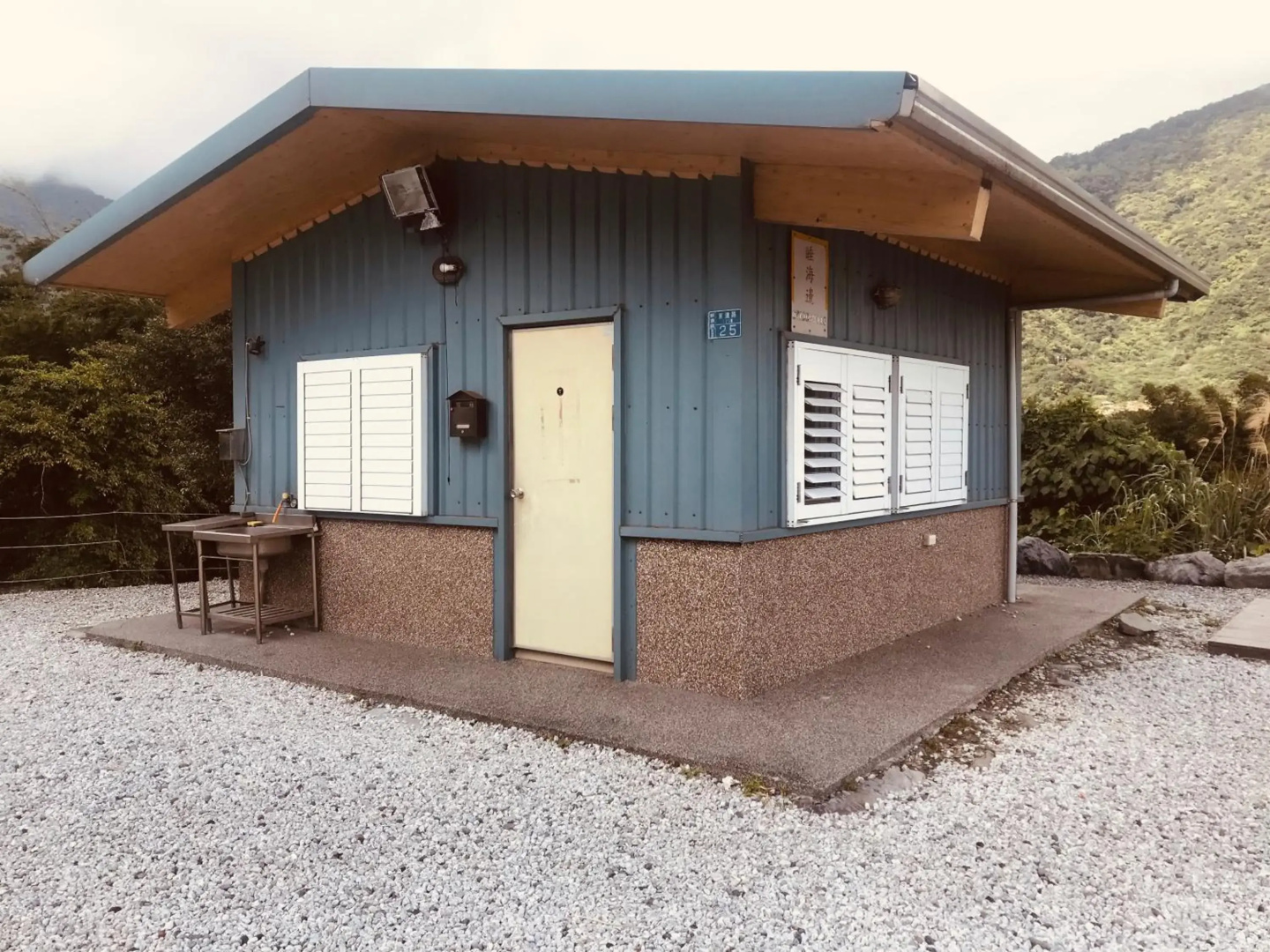 睡海邊-小木屋