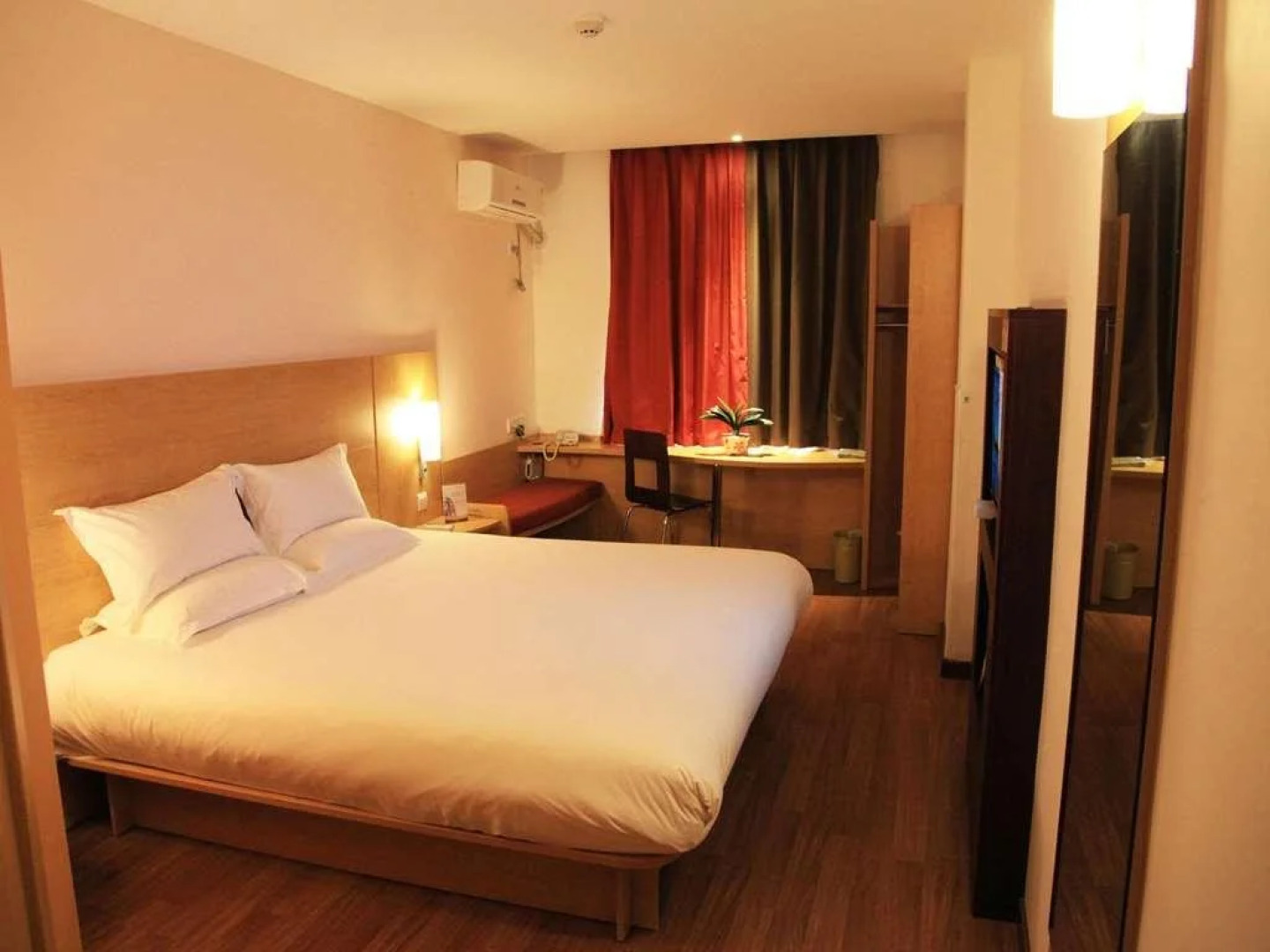 IBIS Hohhot Changle Palace