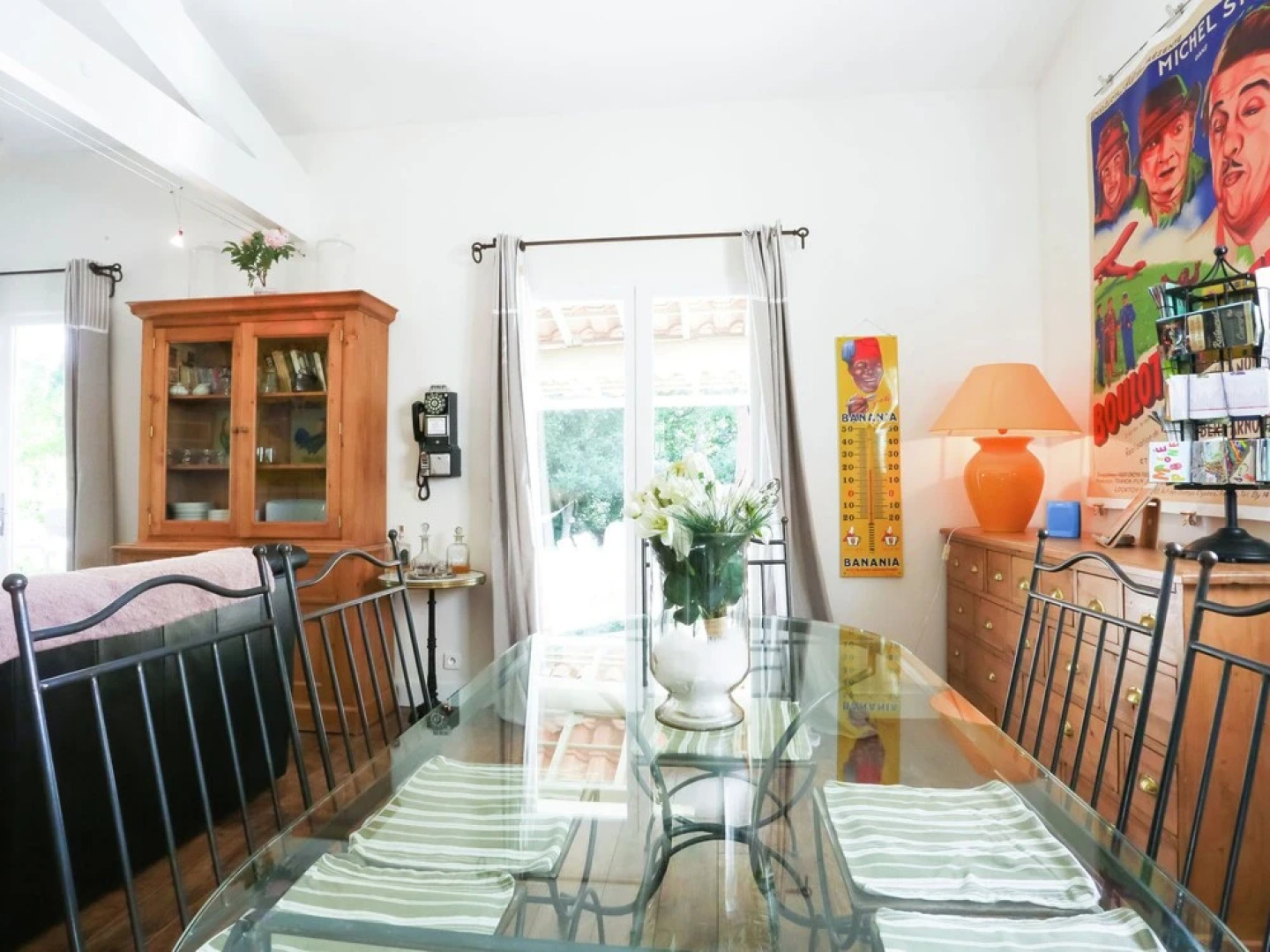 Lovely Villa in Buisson With Private Swimming Pool