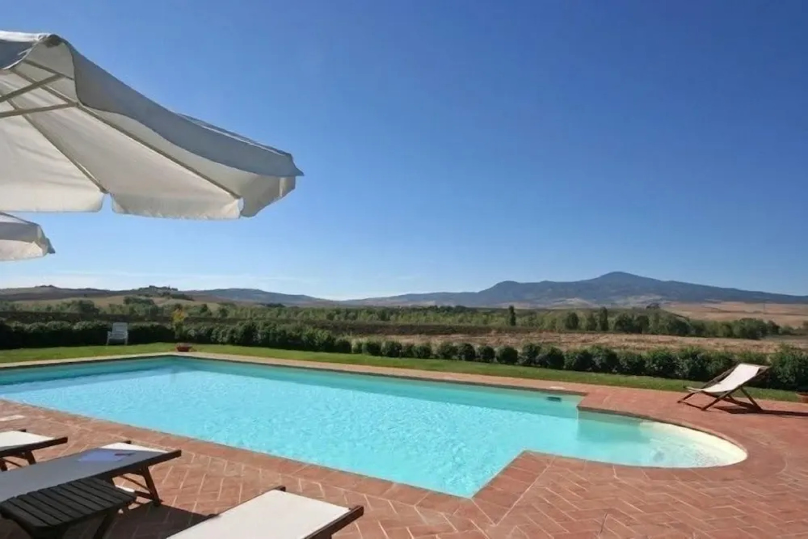 Spacious Farmhouse in Pienza with Swimming Pool