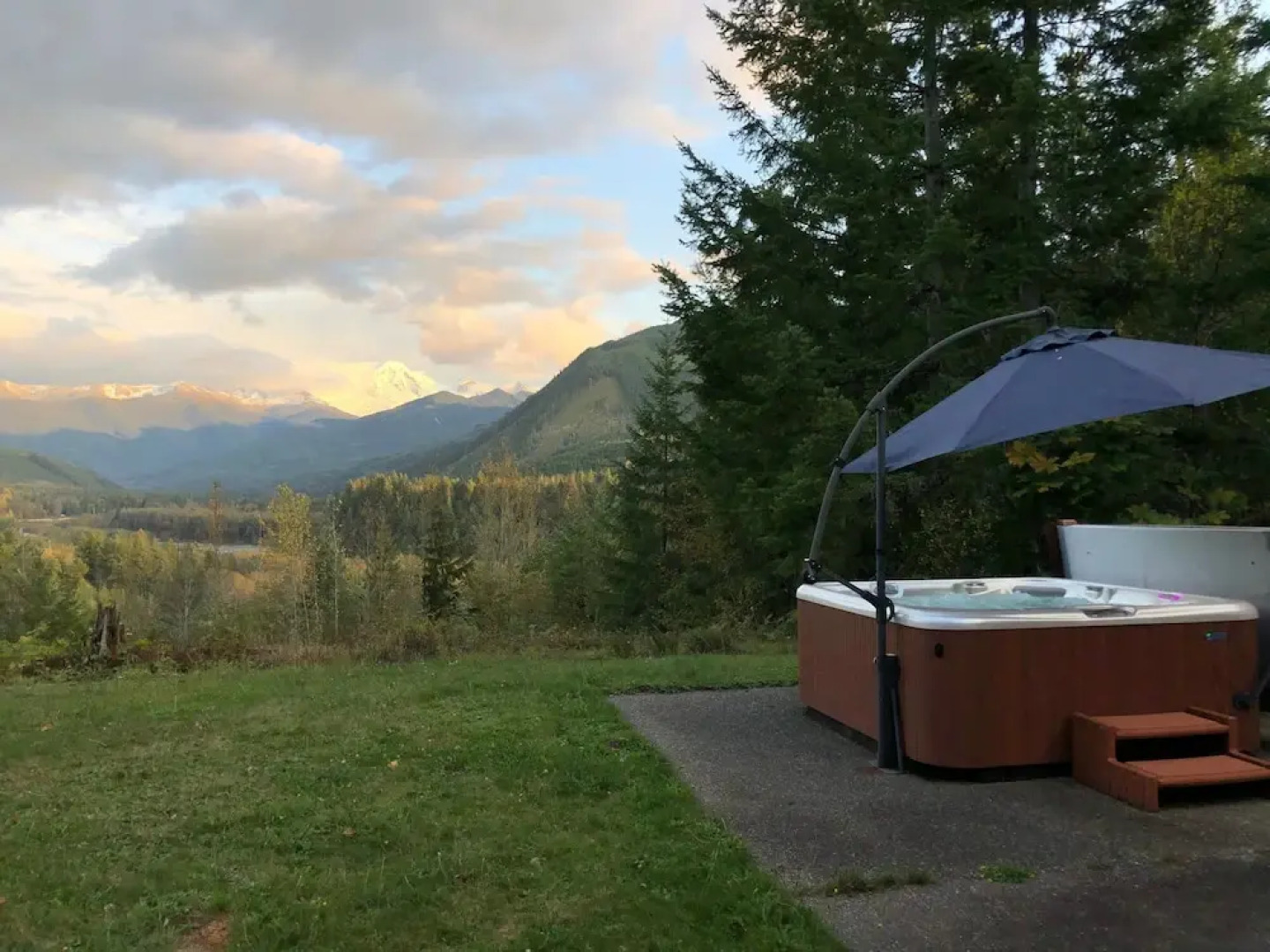 15MBH - Amazing Mountain Views - Hot Tub - Pets Ok - Sleeps 6