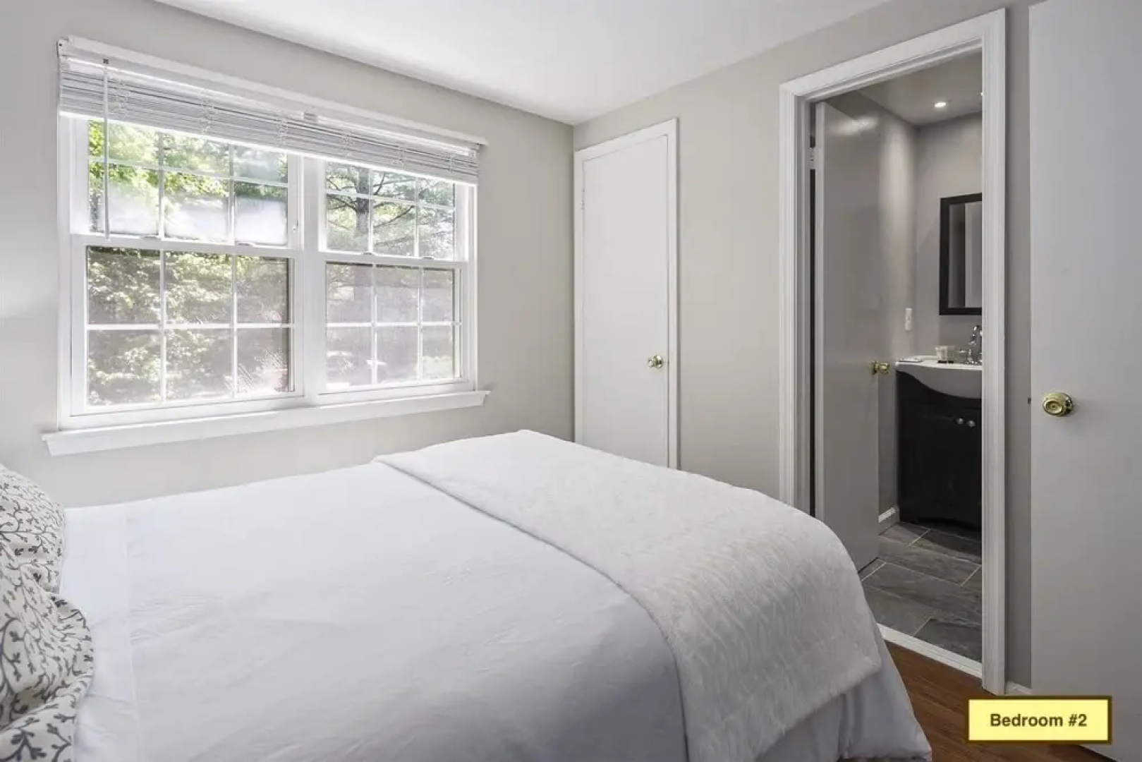 Sterling Townhome - Private & Santized, in a Quiet & Safe Neighborhood. Self Checkin, Pet Friendly! Super-host Support