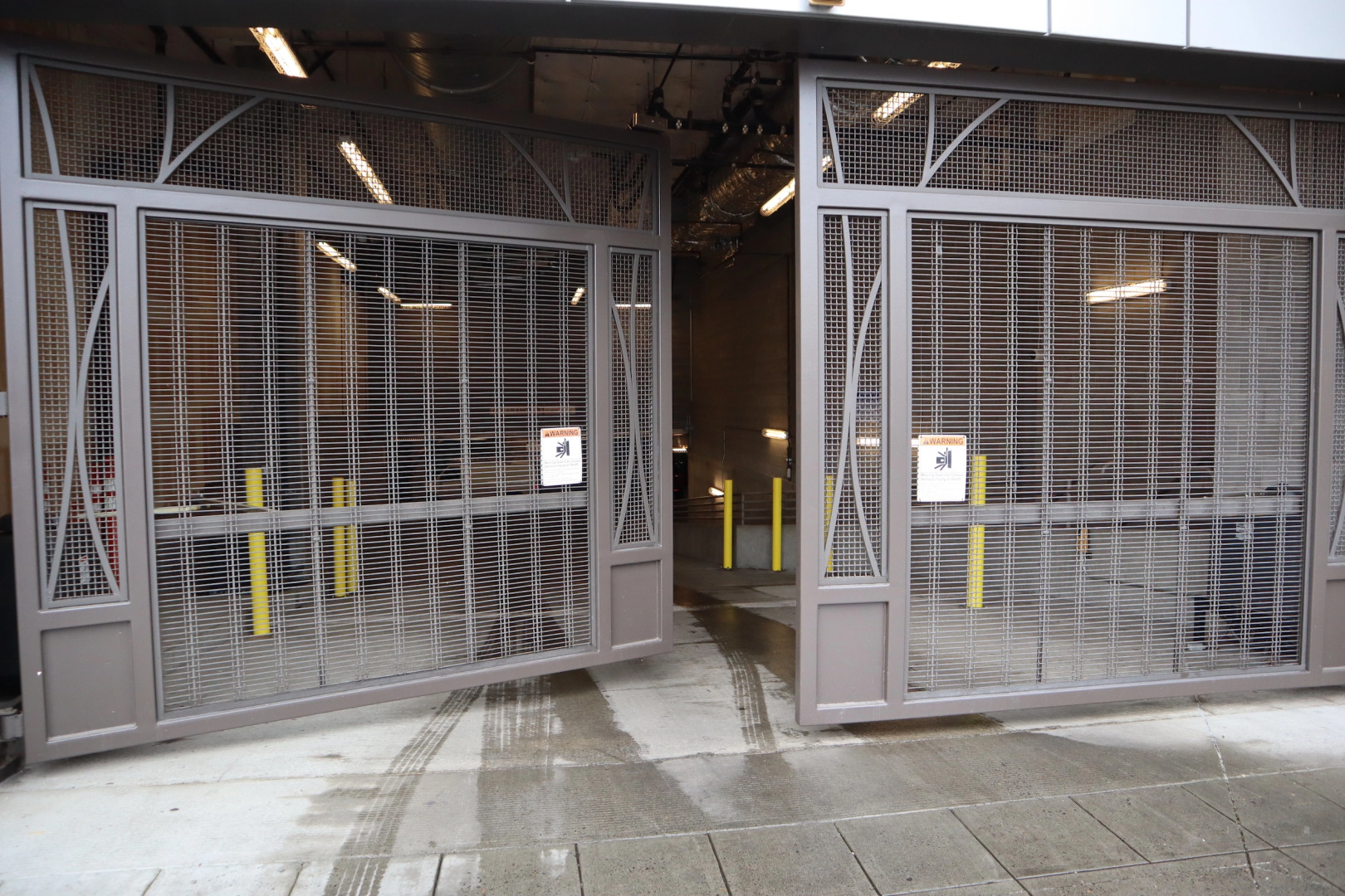 Modern, Upgraded Apartment - fast wifi and parking!