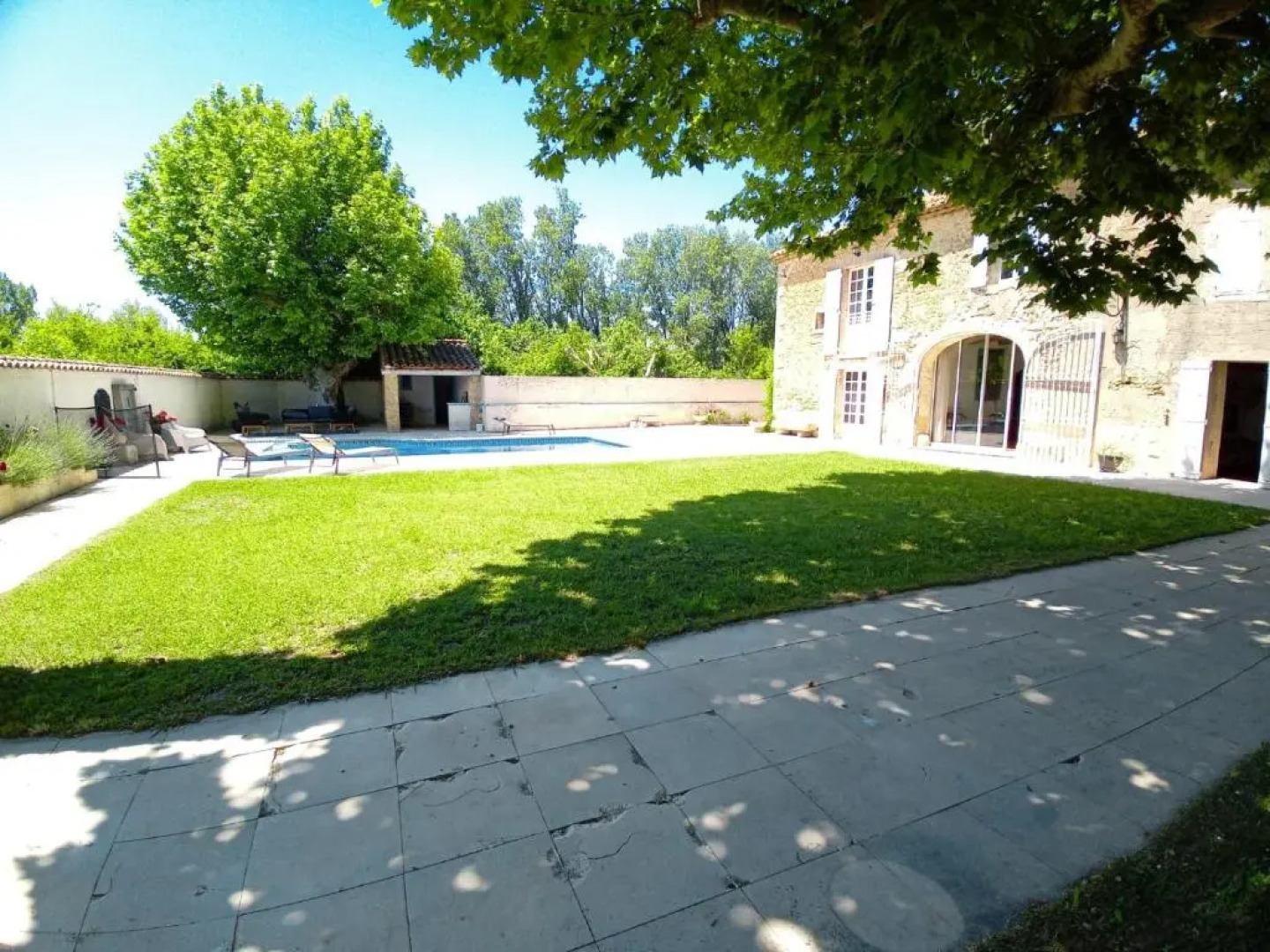 Le Mas Des Flaneraies