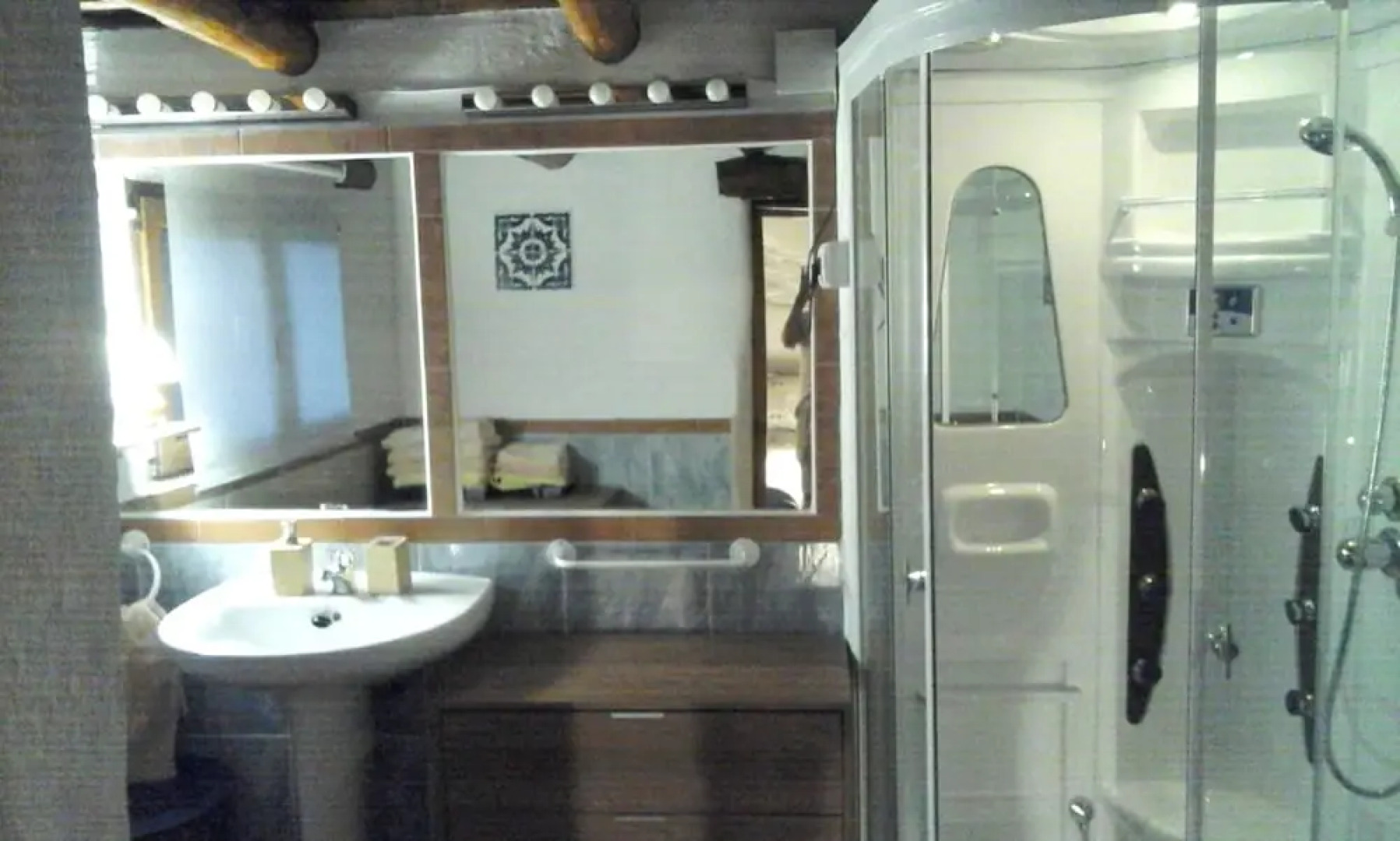 Apartment With one Bedroom in Busquístar, With Wonderful Mountain View, Private Pool and Furnished Garden - Near the Slopes