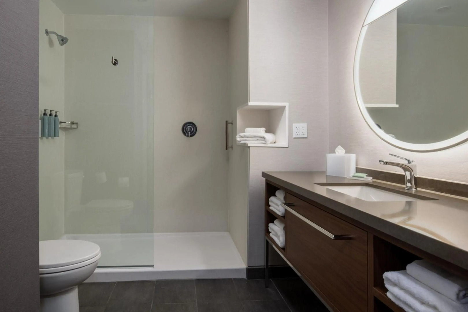 Courtyard By Marriott Olympia