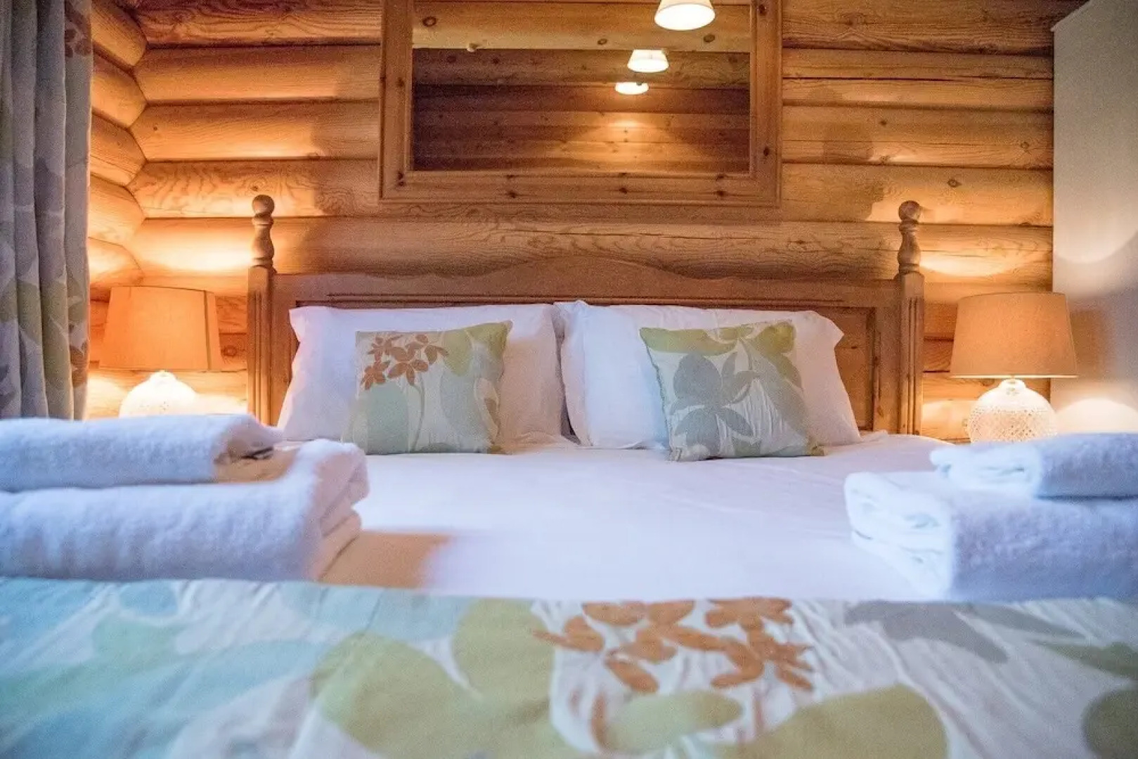 Willow Lodge With Hot Tub, Kingfishers