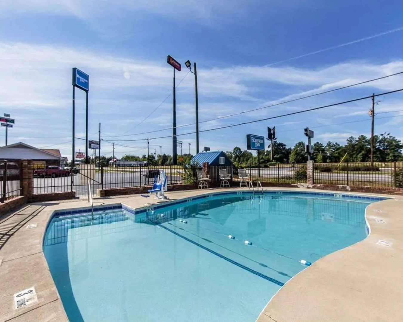 Days Inn By Wyndham Calhoun Ga I-75 And Us-41