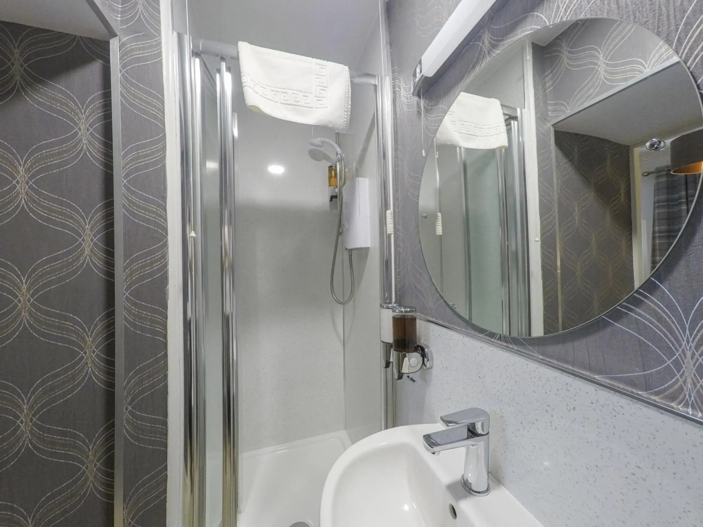 The Upper Largo Hotel & Restaurant