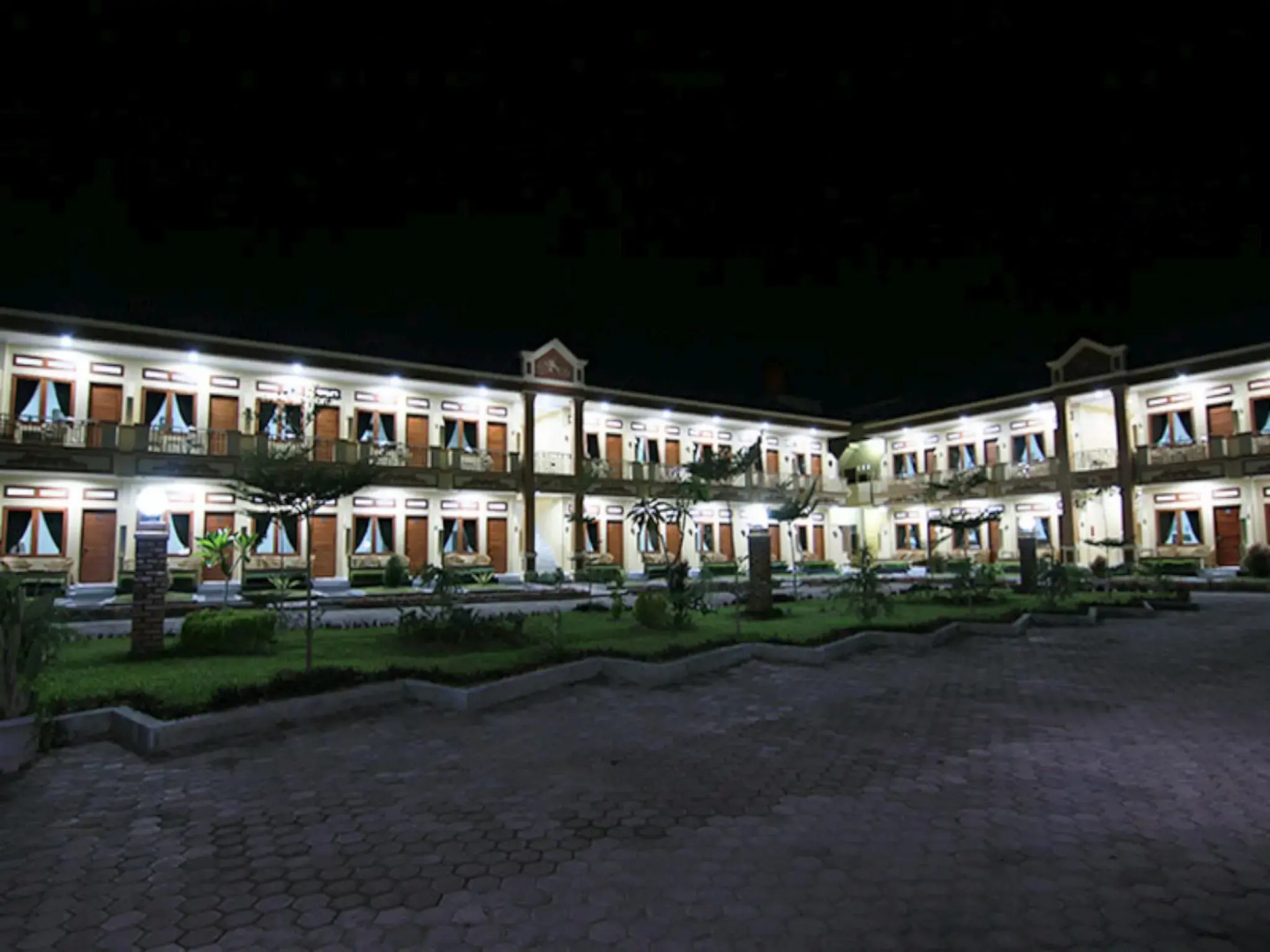 Rogate Beach Hotel
