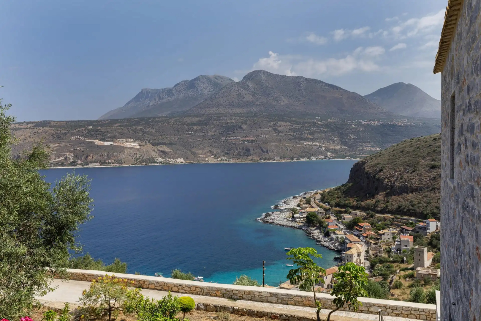 Trapela Limeni Luxury Suites