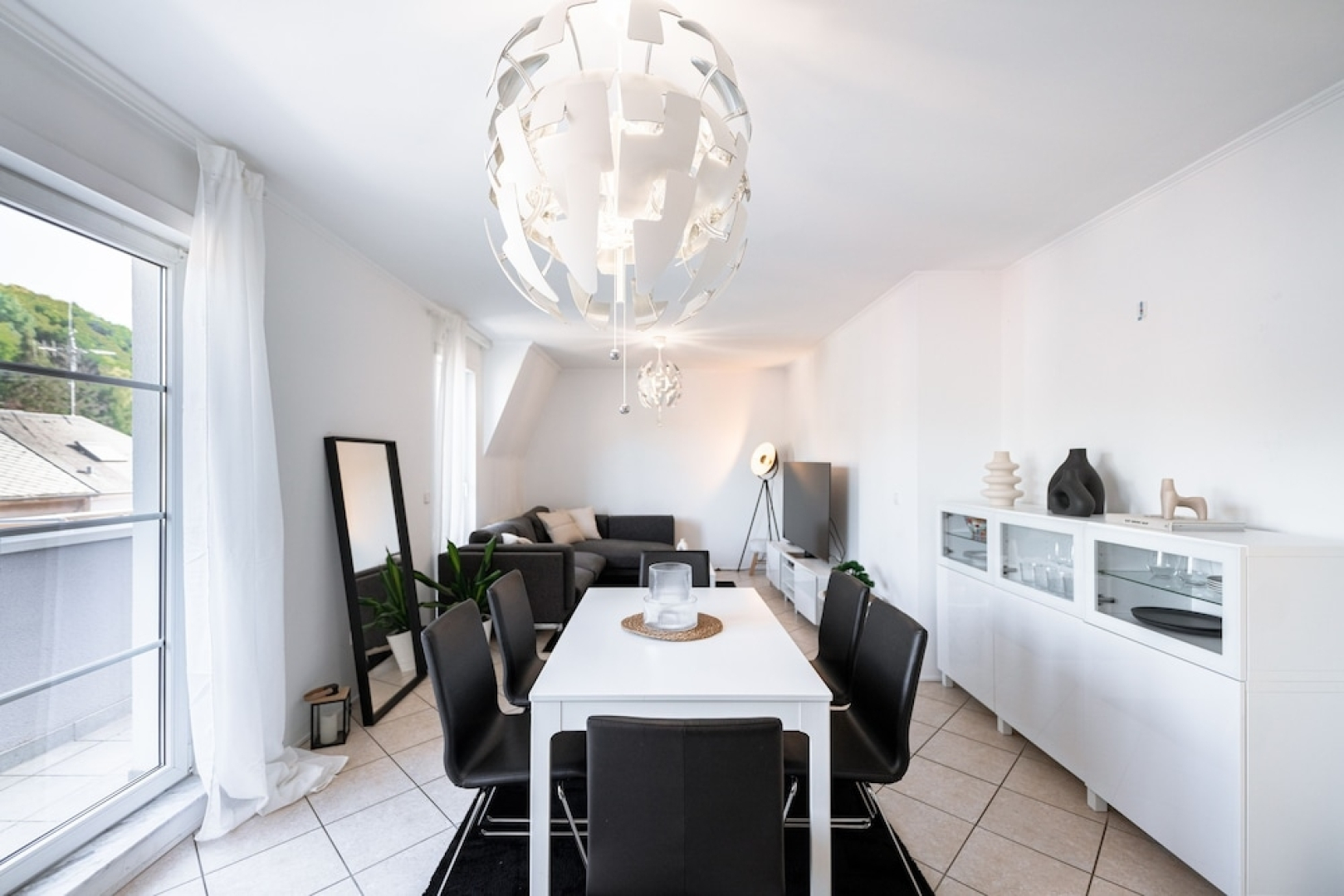 Beautiful Penthouse w Balc Prkg & BBQ